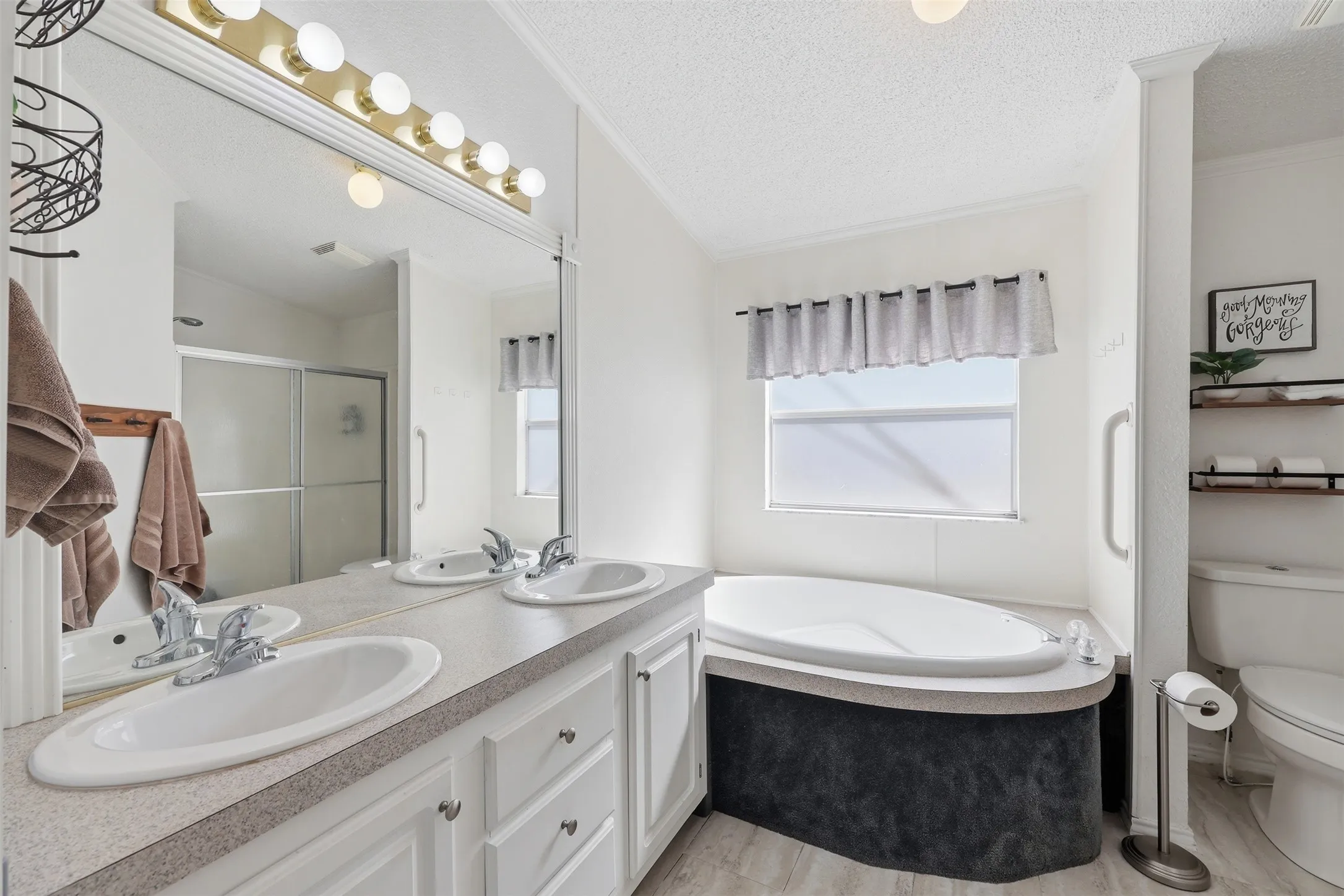 Single Family Residence For Sale in Parker County , 1105 E Lake Drive, Weatherford, Texas 76087, 3 Bedrooms, 2 Bathrooms, Garage spaces, 1,522 Sqft, built in 2001, Price $434,000, mls#21225508, Real Estate Agent in Weatherford, Homes For Sale in Parker county, Homes For Sale in Weatherford, Realtor in Weatherford Texas, Real Estate Brokerage Independent Realty Texas, Luminita Cordes Realtor