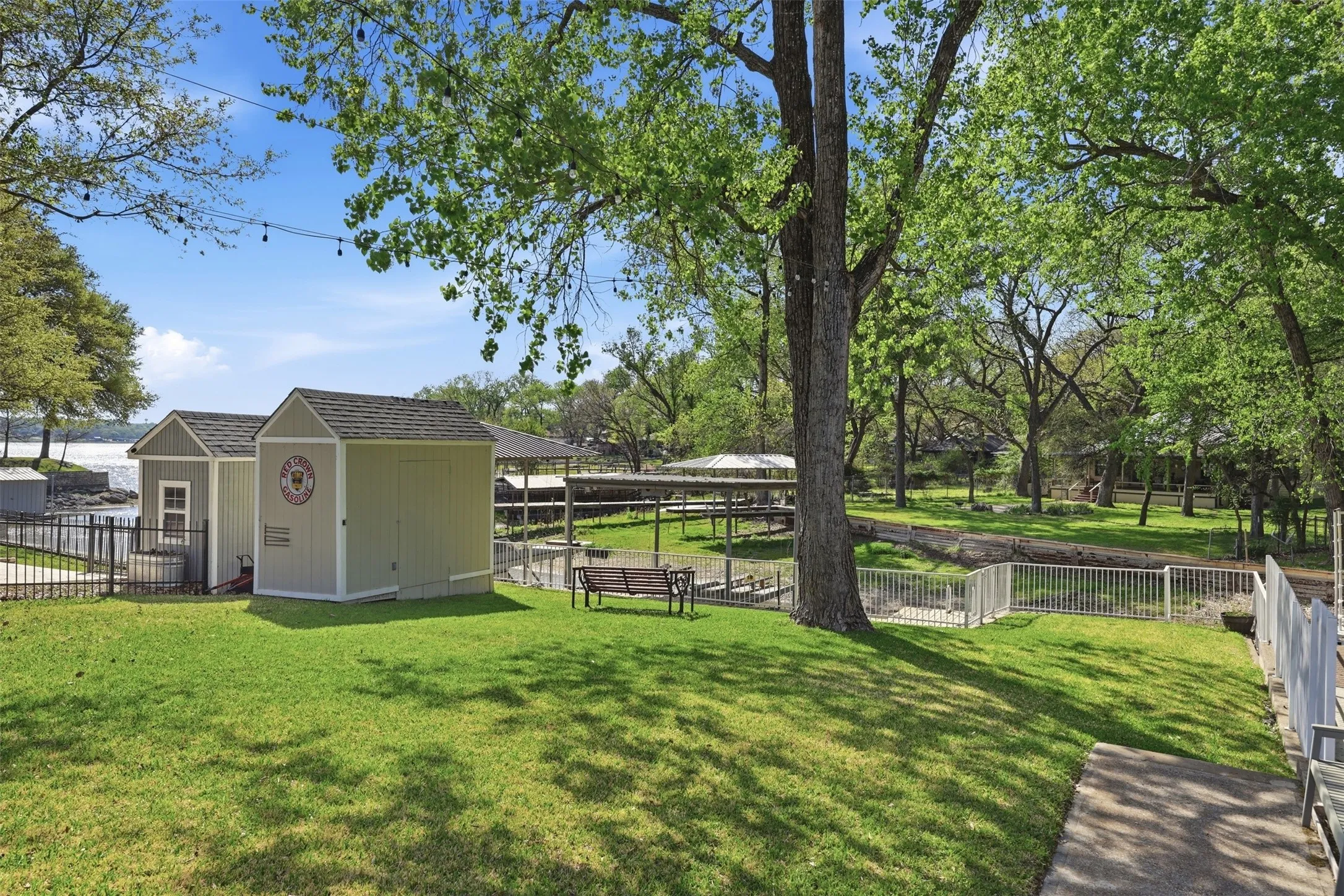 Single Family Residence For Sale in Parker County , 1105 E Lake Drive, Weatherford, Texas 76087, 3 Bedrooms, 2 Bathrooms, Garage spaces, 1,522 Sqft, built in 2001, Price $434,000, mls#21225508, Real Estate Agent in Weatherford, Homes For Sale in Parker county, Homes For Sale in Weatherford, Realtor in Weatherford Texas, Real Estate Brokerage Independent Realty Texas, Luminita Cordes Realtor