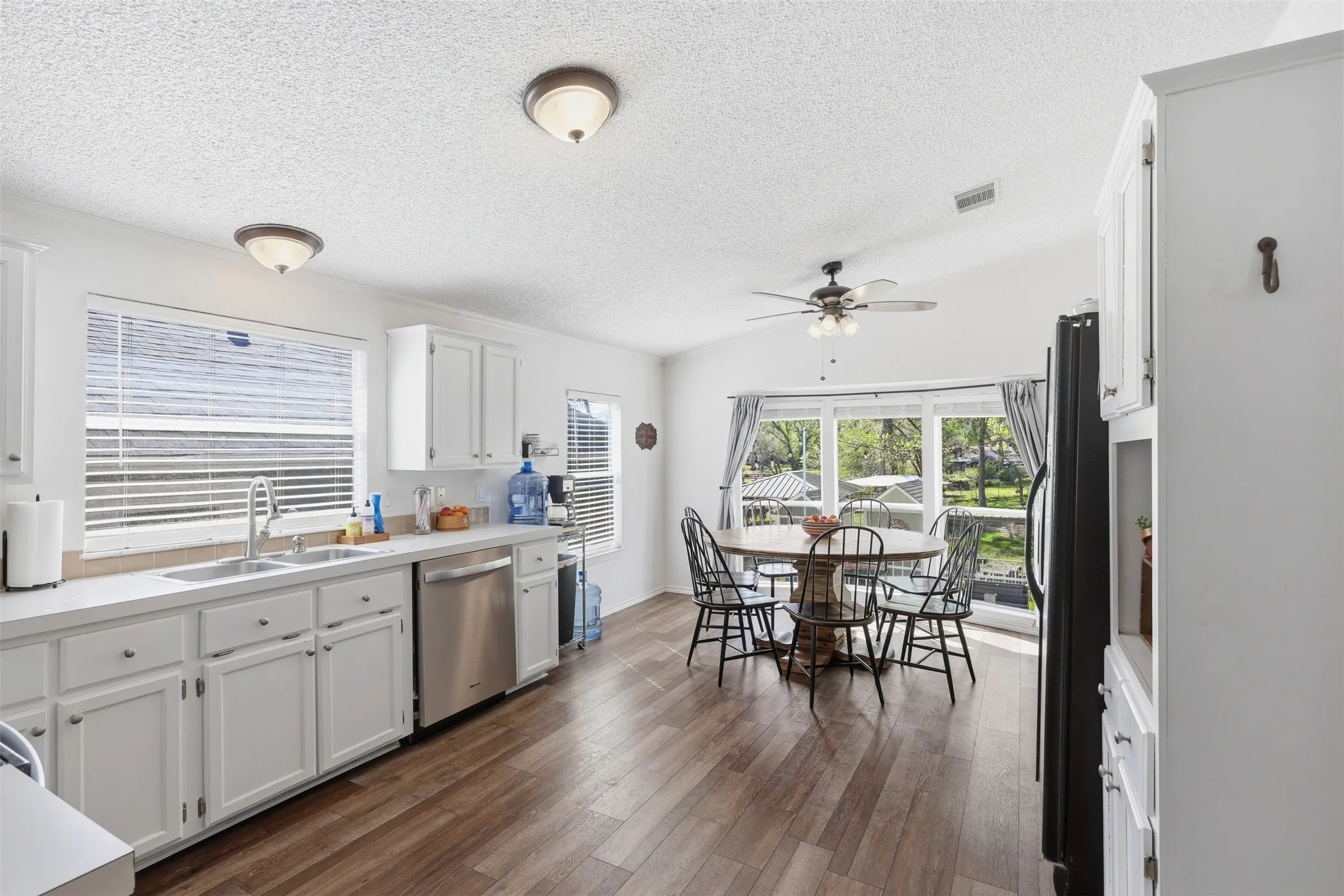 Single Family Residence For Sale in Parker County , 1105 E Lake Drive, Weatherford, Texas 76087, 3 Bedrooms, 2 Bathrooms, Garage spaces, 1,522 Sqft, built in 2001, Price $434,000, mls#21225508, Real Estate Agent in Weatherford, Homes For Sale in Parker county, Homes For Sale in Weatherford, Realtor in Weatherford Texas, Real Estate Brokerage Independent Realty Texas, Luminita Cordes Realtor