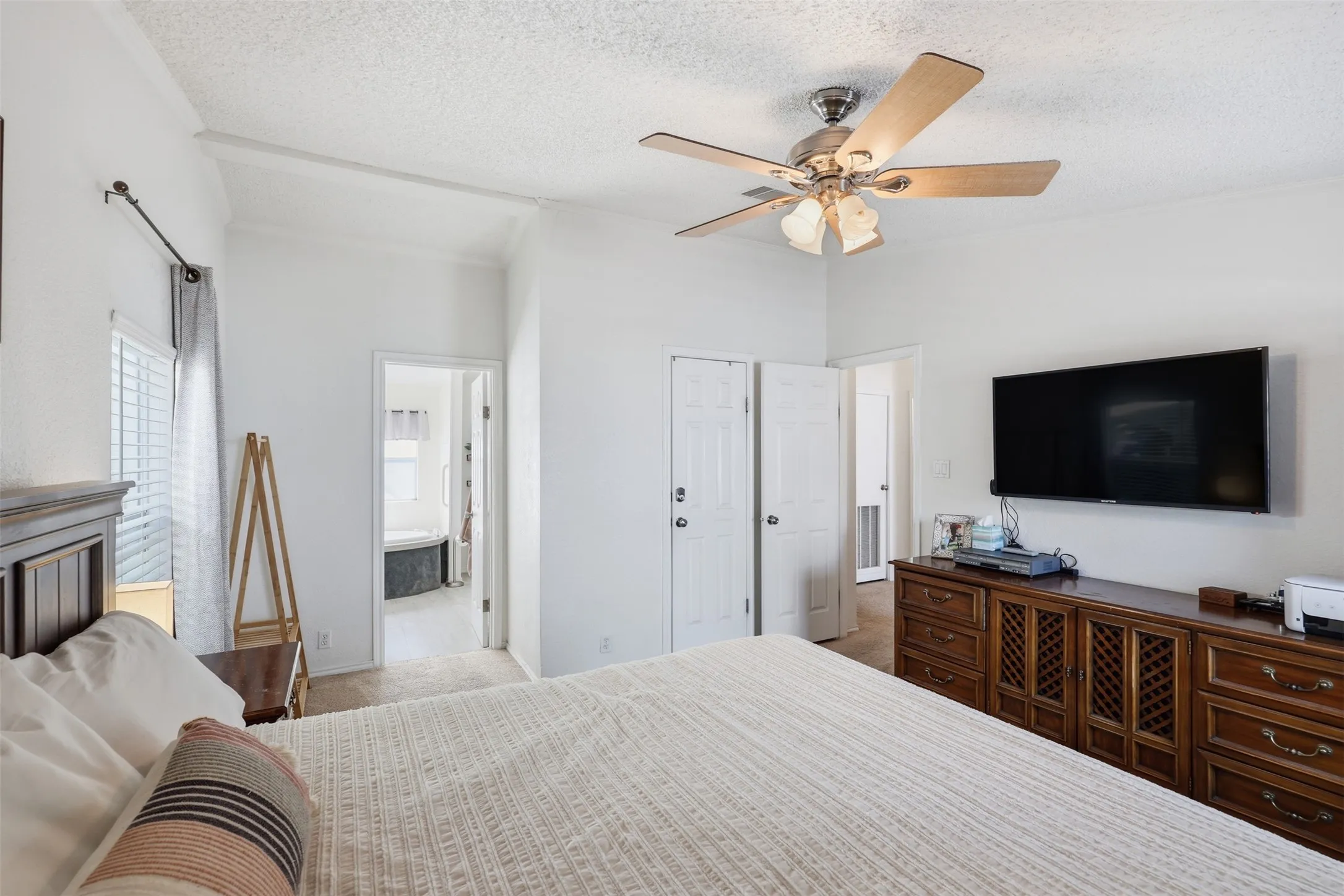 Single Family Residence For Sale in Parker County , 1105 E Lake Drive, Weatherford, Texas 76087, 3 Bedrooms, 2 Bathrooms, Garage spaces, 1,522 Sqft, built in 2001, Price $434,000, mls#21225508, Real Estate Agent in Weatherford, Homes For Sale in Parker county, Homes For Sale in Weatherford, Realtor in Weatherford Texas, Real Estate Brokerage Independent Realty Texas, Luminita Cordes Realtor