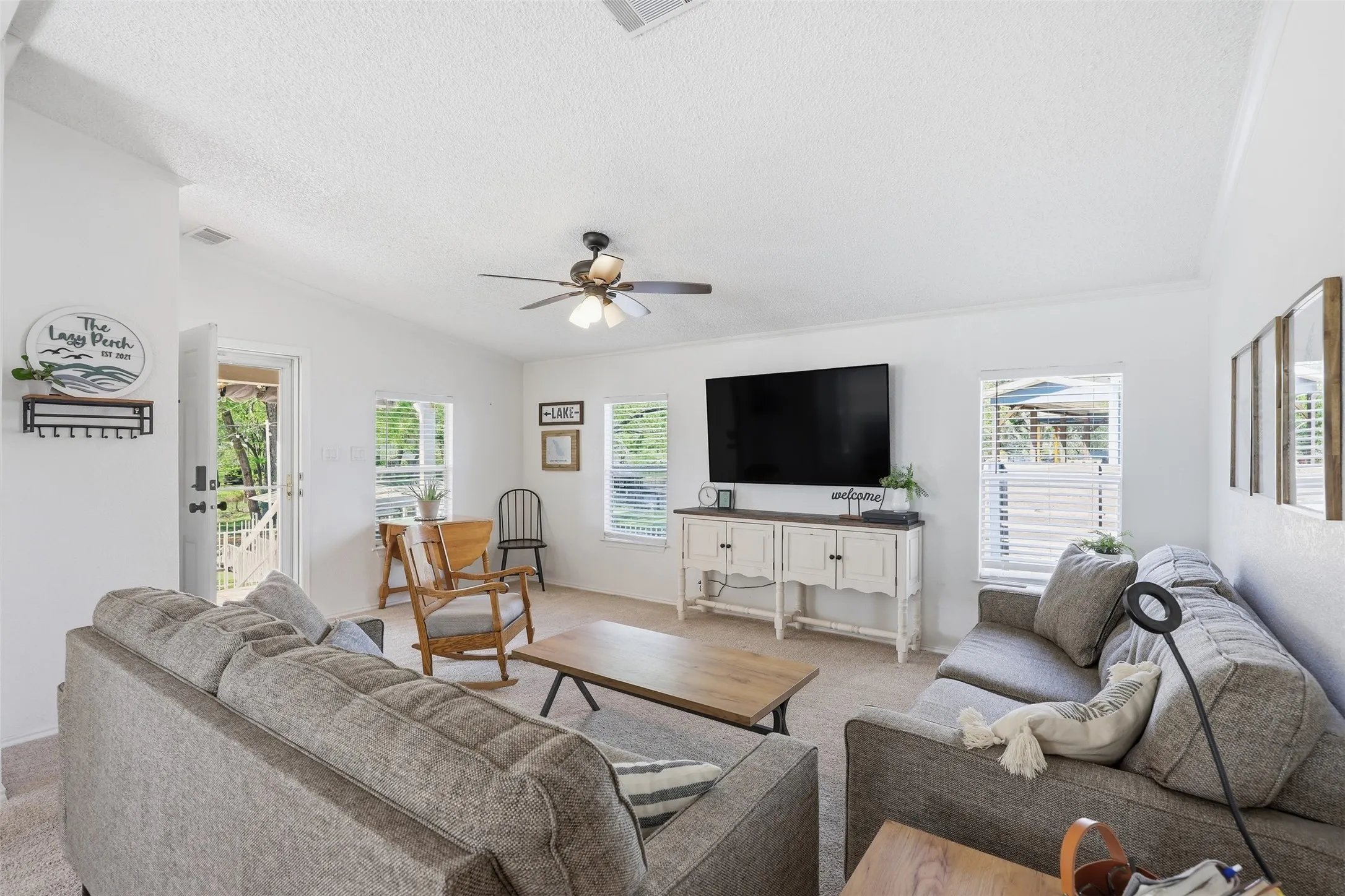 Single Family Residence For Sale in Parker County , 1105 E Lake Drive, Weatherford, Texas 76087, 3 Bedrooms, 2 Bathrooms, Garage spaces, 1,522 Sqft, built in 2001, Price $434,000, mls#21225508, Real Estate Agent in Weatherford, Homes For Sale in Parker county, Homes For Sale in Weatherford, Realtor in Weatherford Texas, Real Estate Brokerage Independent Realty Texas, Luminita Cordes Realtor