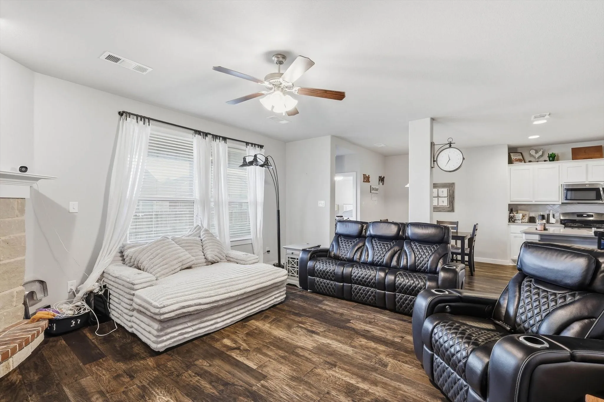 Single Family Residence For Sale in Tarrant County , 432 Cold Mountain Trail, Fort Worth, Texas 76131, 3 Bedroom, 2 Bathroom, 2 Garage spaces, 1,851 Sqft, built in 2017, mls#21195801, Real Estate Agent in Fort Worth, Homes For Sale in Tarrant county, Homes For Sale in Fort Worth, Realtor in Fort Worth Texas, Real Estate Brokerage Independent Realty Texas, Luminita Cordes Realtor