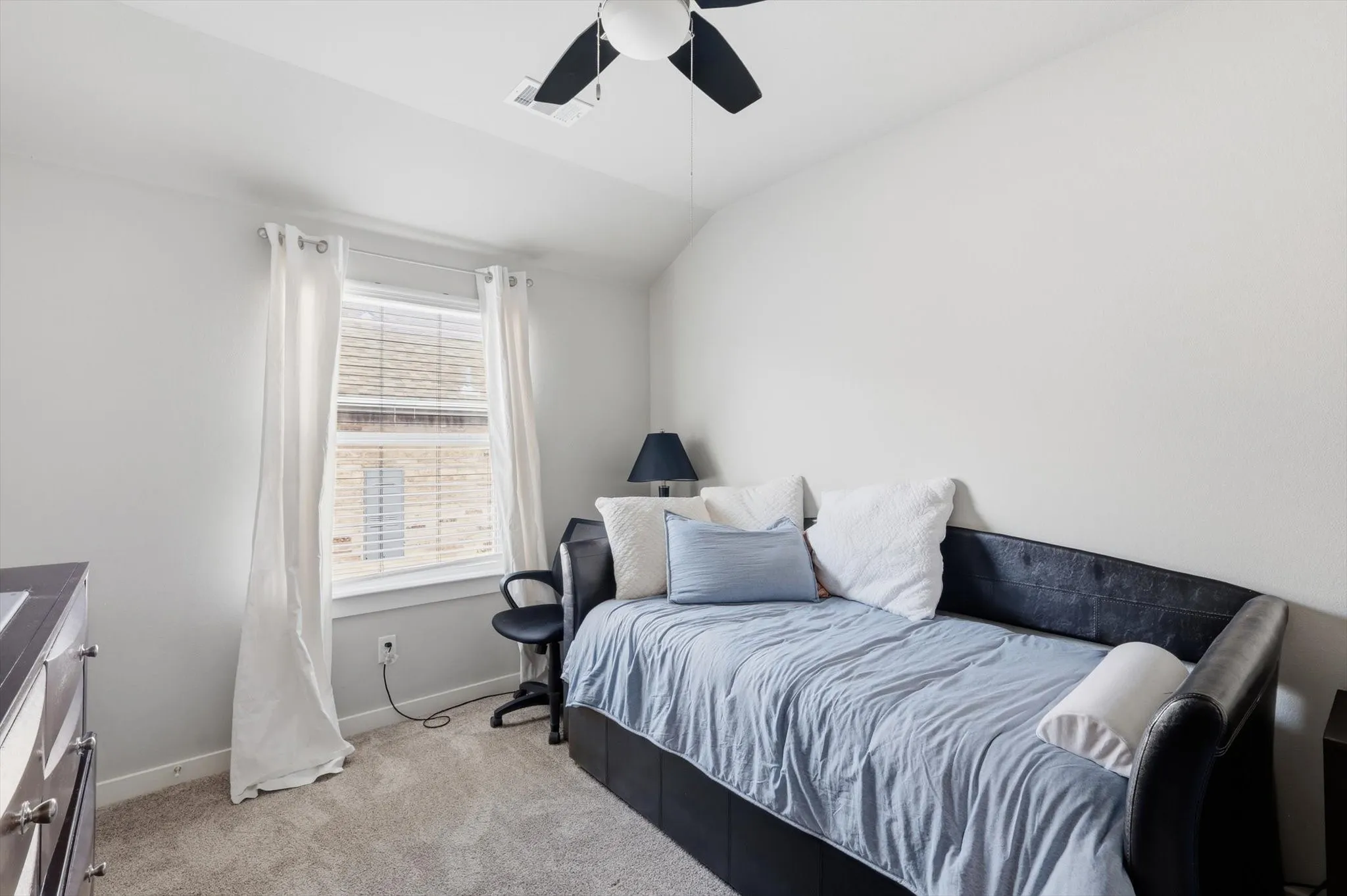 Single Family Residence For Sale in Tarrant County , 432 Cold Mountain Trail, Fort Worth, Texas 76131, 3 Bedroom, 2 Bathroom, 2 Garage spaces, 1,851 Sqft, built in 2017, mls#21195801, Real Estate Agent in Fort Worth, Homes For Sale in Tarrant county, Homes For Sale in Fort Worth, Realtor in Fort Worth Texas, Real Estate Brokerage Independent Realty Texas, Luminita Cordes Realtor