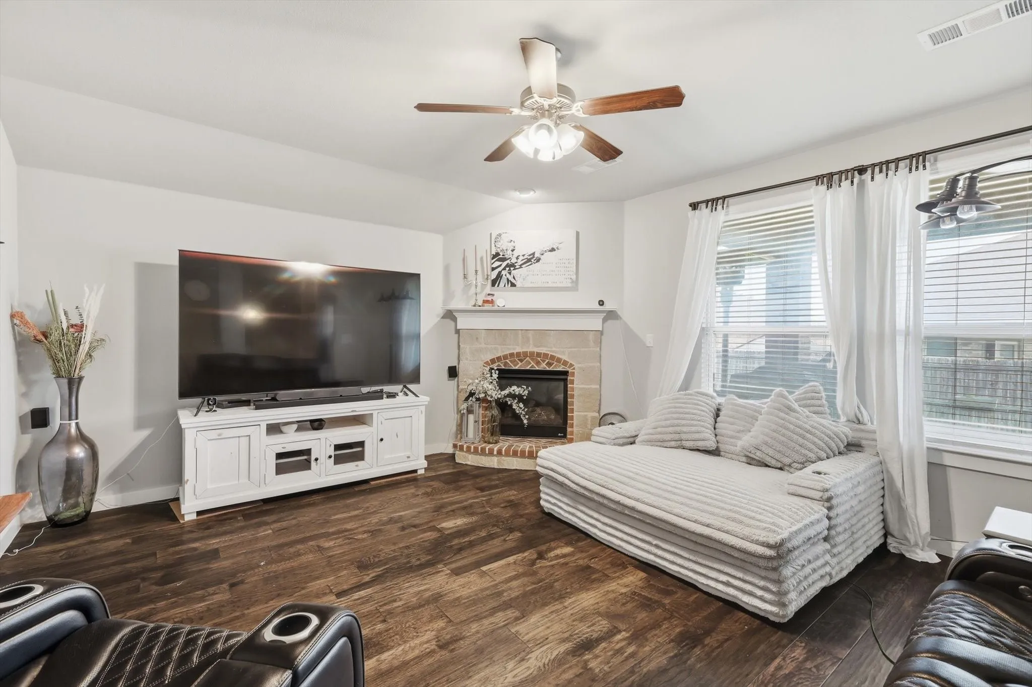 Single Family Residence For Sale in Tarrant County , 432 Cold Mountain Trail, Fort Worth, Texas 76131, 3 Bedroom, 2 Bathroom, 2 Garage spaces, 1,851 Sqft, built in 2017, mls#21195801, Real Estate Agent in Fort Worth, Homes For Sale in Tarrant county, Homes For Sale in Fort Worth, Realtor in Fort Worth Texas, Real Estate Brokerage Independent Realty Texas, Luminita Cordes Realtor