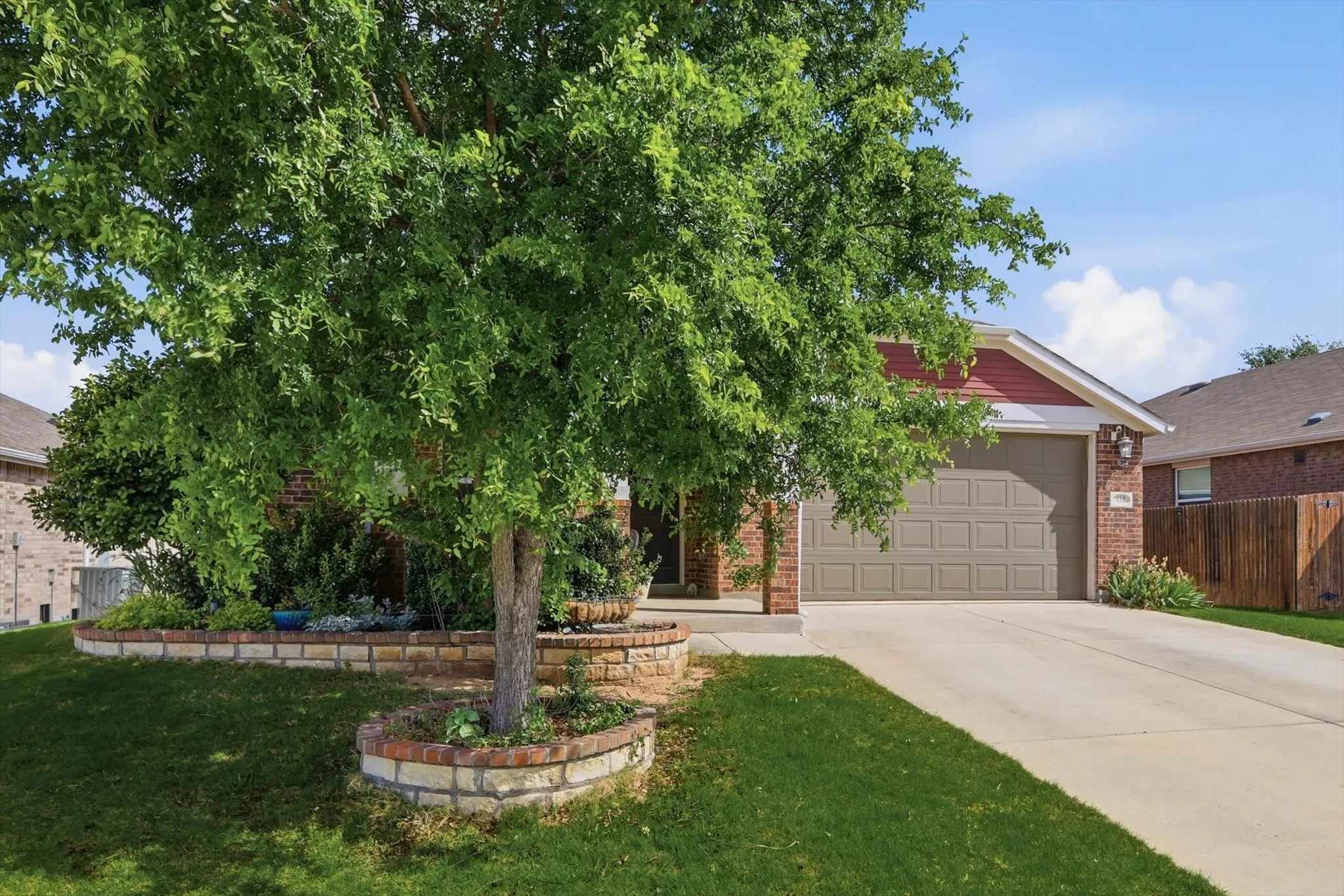 Single Family Residence For Sale in Tarrant County , 432 Cold Mountain Trail, Fort Worth, Texas 76131, 3 Bedroom, 2 Bathroom, 2 Garage spaces, 1,851 Sqft, built in 2017, mls#21195801, Real Estate Agent in Fort Worth, Homes For Sale in Tarrant county, Homes For Sale in Fort Worth, Realtor in Fort Worth Texas, Real Estate Brokerage Independent Realty Texas, Luminita Cordes Realtor