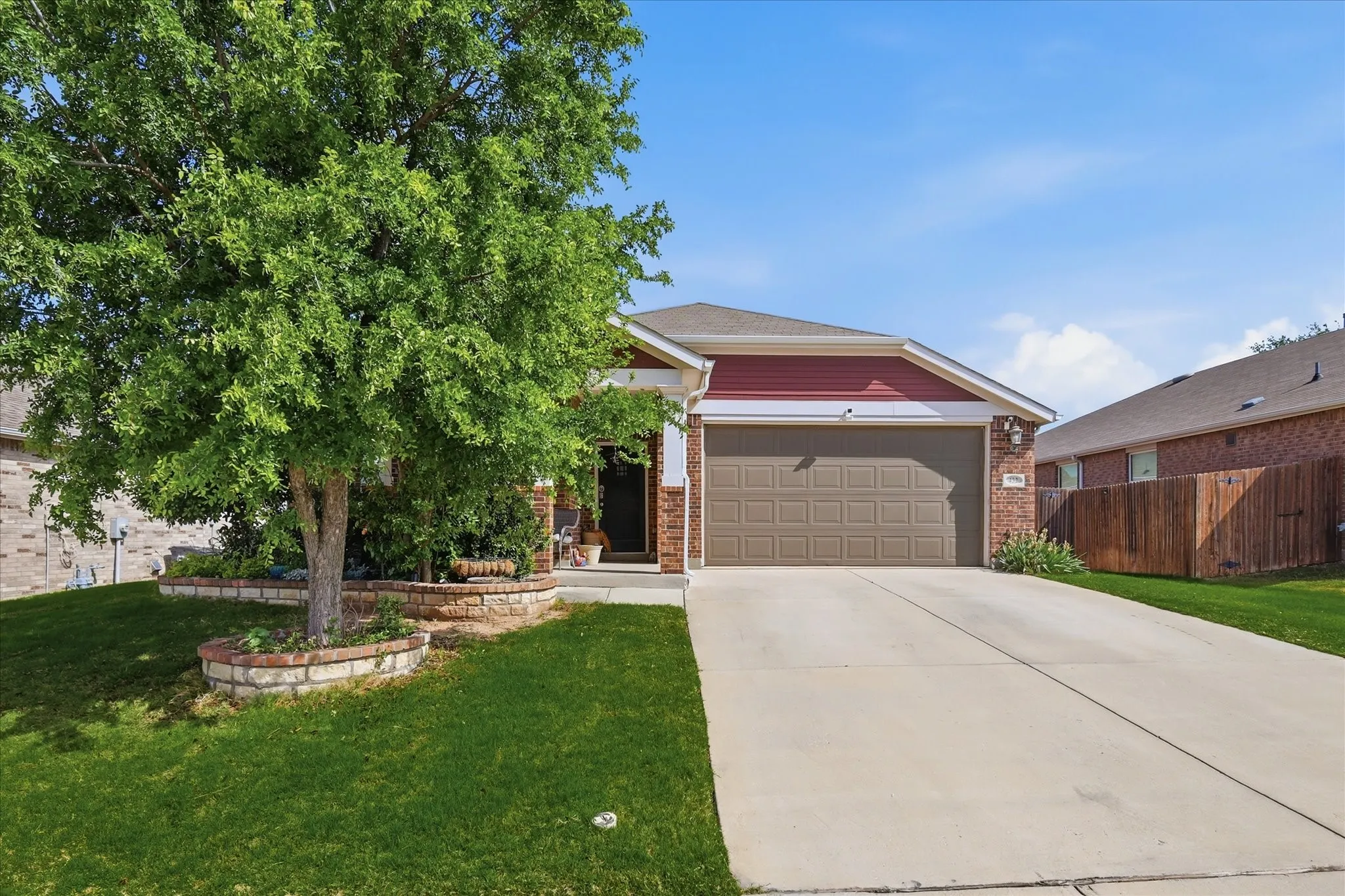 Single Family Residence For Sale in Tarrant County , 432 Cold Mountain Trail, Fort Worth, Texas 76131, 3 Bedroom, 2 Bathroom, 2 Garage spaces, 1,851 Sqft, built in 2017, mls#21195801, Real Estate Agent in Fort Worth, Homes For Sale in Tarrant county, Homes For Sale in Fort Worth, Realtor in Fort Worth Texas, Real Estate Brokerage Independent Realty Texas, Luminita Cordes Realtor