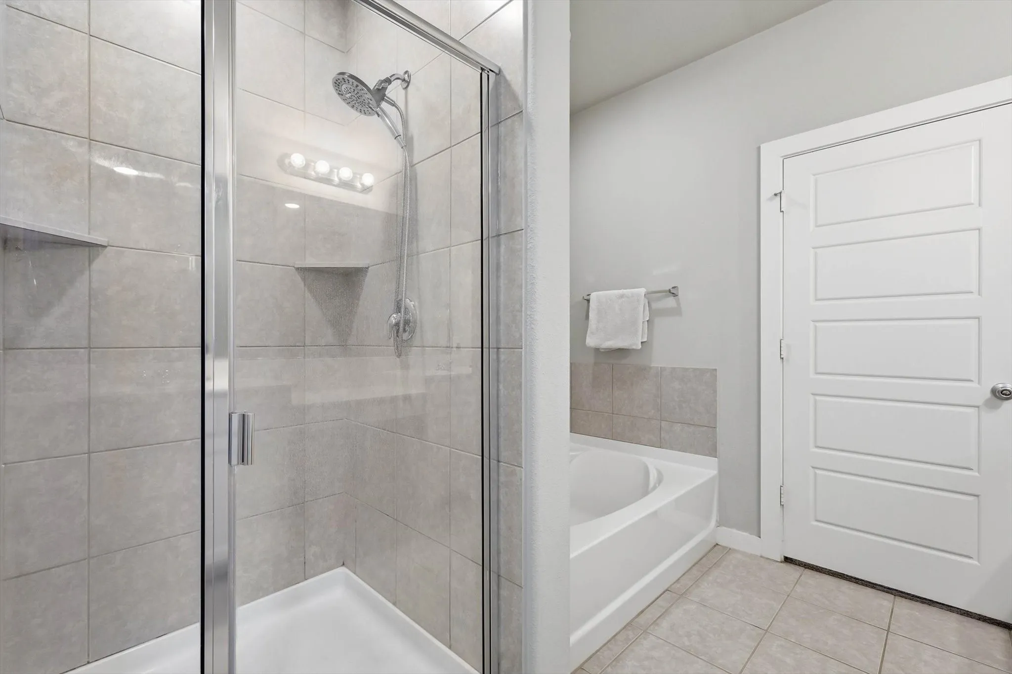 Single Family Residence For Sale in Tarrant County , 432 Cold Mountain Trail, Fort Worth, Texas 76131, 3 Bedroom, 2 Bathroom, 2 Garage spaces, 1,851 Sqft, built in 2017, mls#21195801, Real Estate Agent in Fort Worth, Homes For Sale in Tarrant county, Homes For Sale in Fort Worth, Realtor in Fort Worth Texas, Real Estate Brokerage Independent Realty Texas, Luminita Cordes Realtor