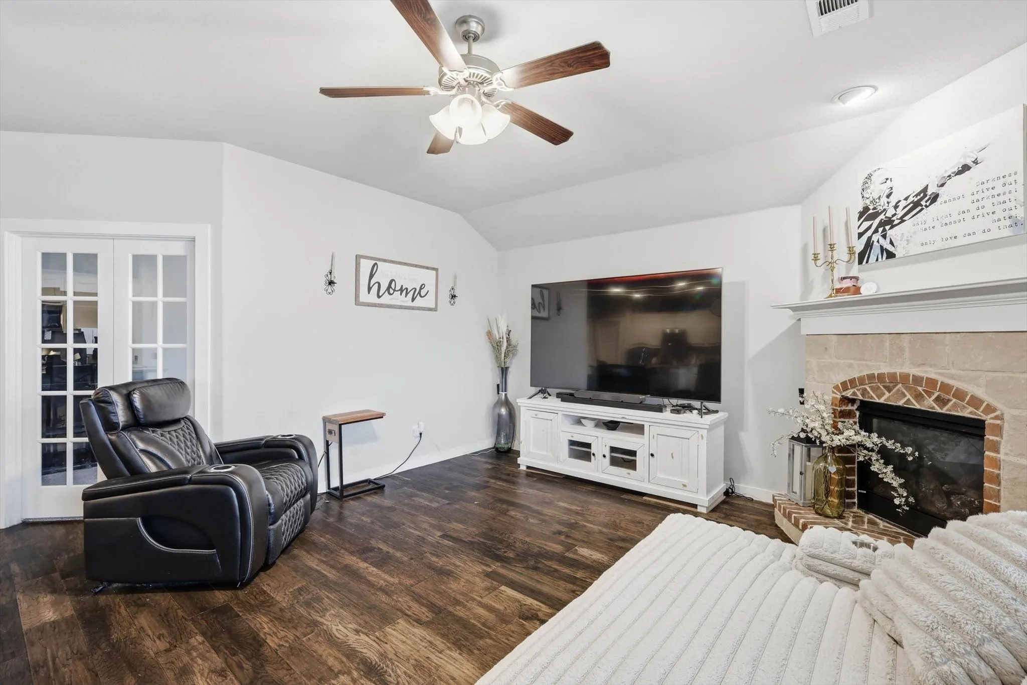 Single Family Residence For Sale in Tarrant County , 432 Cold Mountain Trail, Fort Worth, Texas 76131, 3 Bedroom, 2 Bathroom, 2 Garage spaces, 1,851 Sqft, built in 2017, mls#21195801, Real Estate Agent in Fort Worth, Homes For Sale in Tarrant county, Homes For Sale in Fort Worth, Realtor in Fort Worth Texas, Real Estate Brokerage Independent Realty Texas, Luminita Cordes Realtor