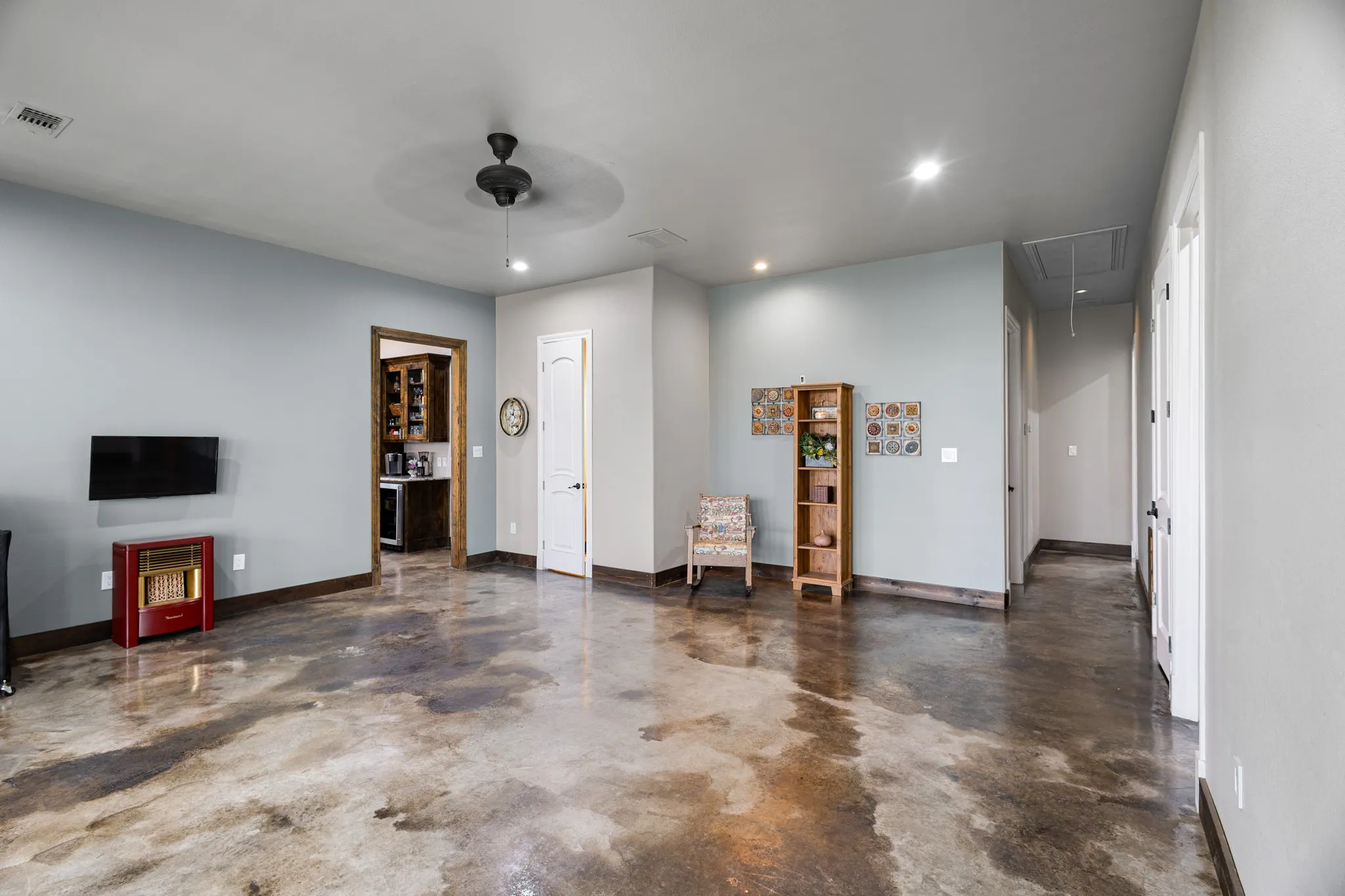 Single Family Residence For Sale in Wise County , 1395 Private Road 4011, Decatur, Texas 76234, 4 Bedroom, 6 Bathroom, 2 Garage spaces, 3,700 Sqft, built in 2016, mls#21222732, Real Estate Agent in Decatur, Homes For Sale in Wise county, Homes For Sale in Decatur, Realtor in Decatur Texas, Real Estate Brokerage Independent Realty Texas, Luminita Cordes Realtor