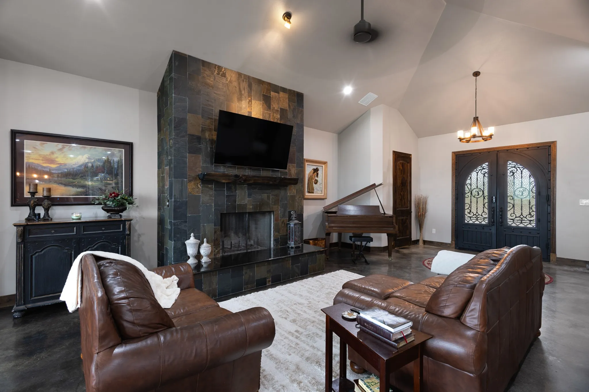 Single Family Residence For Sale in Wise County , 1395 Private Road 4011, Decatur, Texas 76234, 4 Bedroom, 6 Bathroom, 2 Garage spaces, 3,700 Sqft, built in 2016, mls#21222732, Real Estate Agent in Decatur, Homes For Sale in Wise county, Homes For Sale in Decatur, Realtor in Decatur Texas, Real Estate Brokerage Independent Realty Texas, Luminita Cordes Realtor