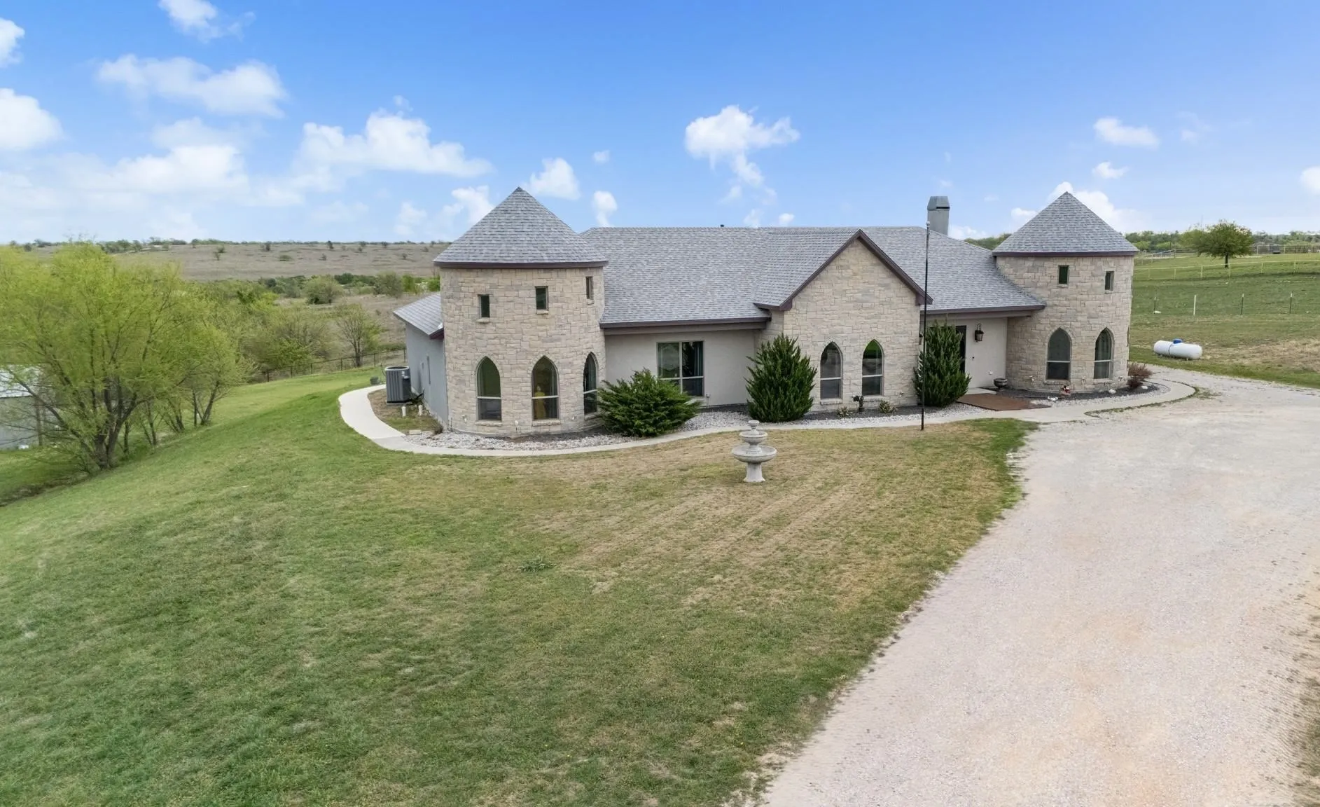 Single Family Residence For Sale in Wise County , 1395 Private Road 4011, Decatur, Texas 76234, 4 Bedroom, 6 Bathroom, 2 Garage spaces, 3,700 Sqft, built in 2016, mls#21222732, Real Estate Agent in Decatur, Homes For Sale in Wise county, Homes For Sale in Decatur, Realtor in Decatur Texas, Real Estate Brokerage Independent Realty Texas, Luminita Cordes Realtor