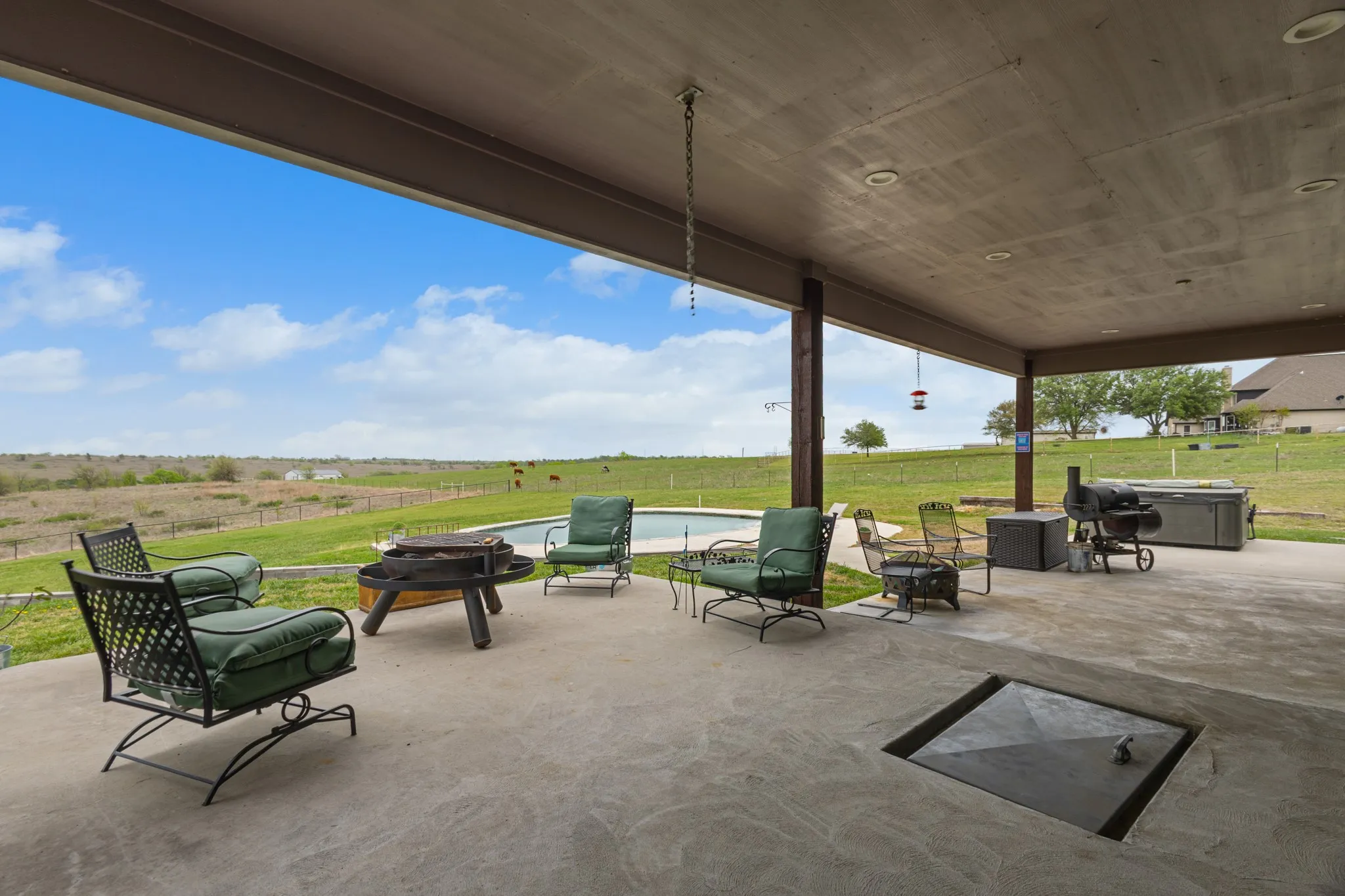 Single Family Residence For Sale in Wise County , 1395 Private Road 4011, Decatur, Texas 76234, 4 Bedroom, 6 Bathroom, 2 Garage spaces, 3,700 Sqft, built in 2016, mls#21222732, Real Estate Agent in Decatur, Homes For Sale in Wise county, Homes For Sale in Decatur, Realtor in Decatur Texas, Real Estate Brokerage Independent Realty Texas, Luminita Cordes Realtor