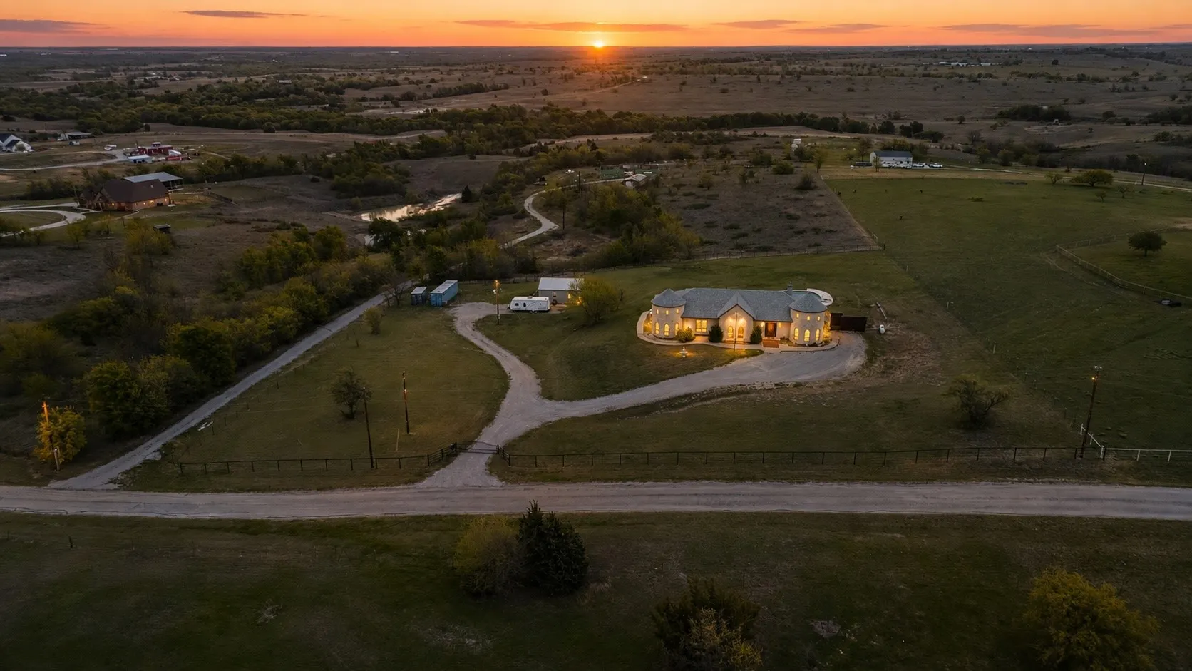 Single Family Residence For Sale in Wise County , 1395 Private Road 4011, Decatur, Texas 76234, 4 Bedroom, 6 Bathroom, 2 Garage spaces, 3,700 Sqft, built in 2016, mls#21222732, Real Estate Agent in Decatur, Homes For Sale in Wise county, Homes For Sale in Decatur, Realtor in Decatur Texas, Real Estate Brokerage Independent Realty Texas, Luminita Cordes Realtor