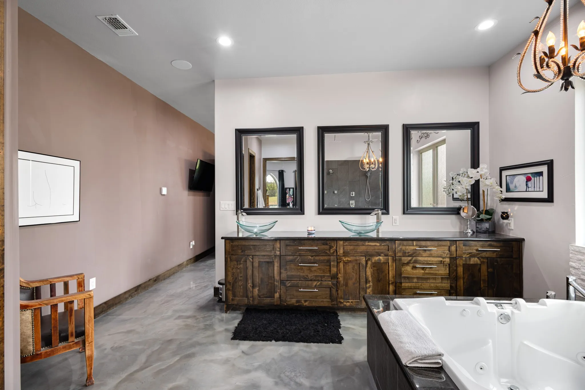 Single Family Residence For Sale in Wise County , 1395 Private Road 4011, Decatur, Texas 76234, 4 Bedroom, 6 Bathroom, 2 Garage spaces, 3,700 Sqft, built in 2016, mls#21222732, Real Estate Agent in Decatur, Homes For Sale in Wise county, Homes For Sale in Decatur, Realtor in Decatur Texas, Real Estate Brokerage Independent Realty Texas, Luminita Cordes Realtor