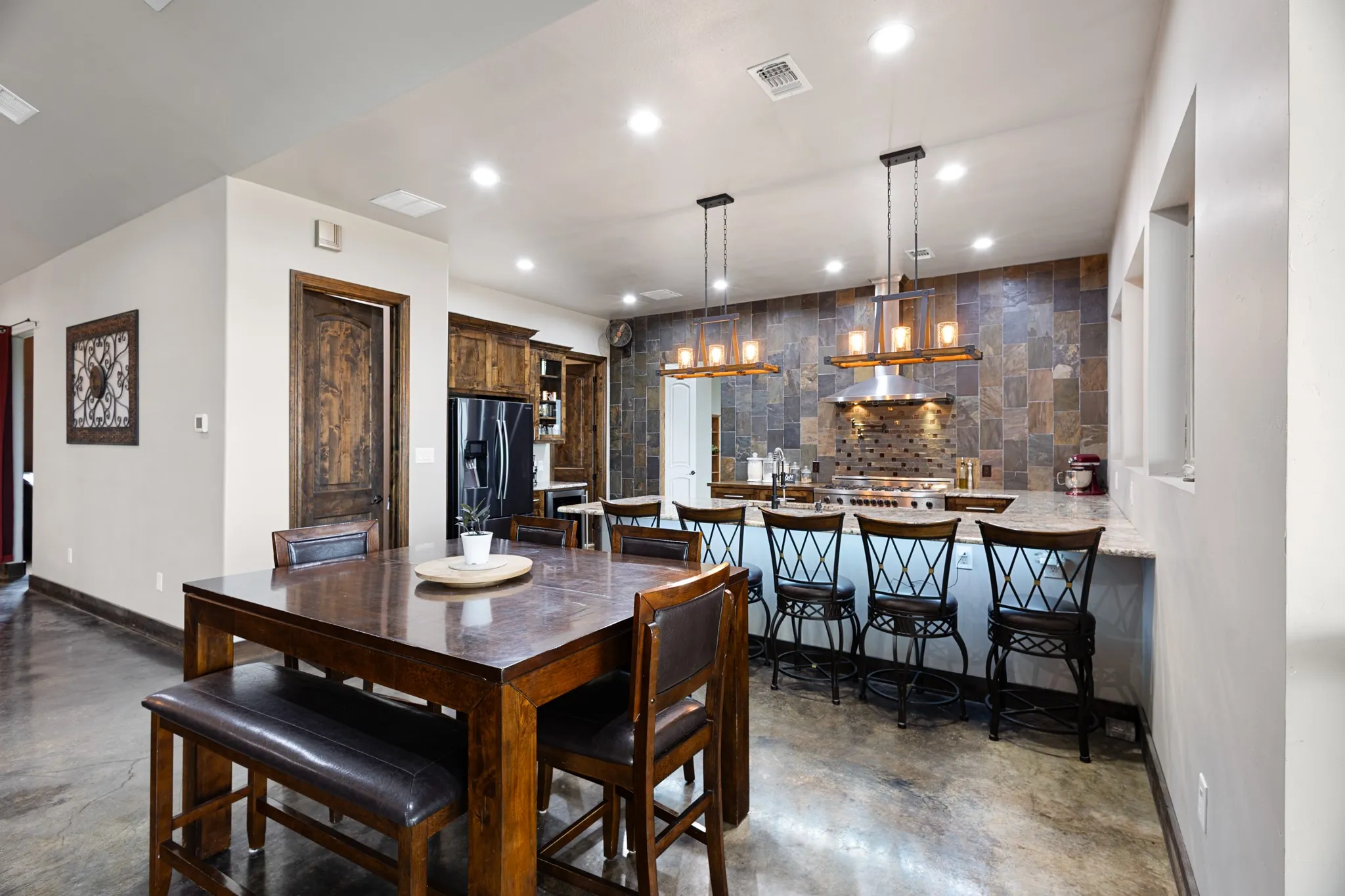 Single Family Residence For Sale in Wise County , 1395 Private Road 4011, Decatur, Texas 76234, 4 Bedroom, 6 Bathroom, 2 Garage spaces, 3,700 Sqft, built in 2016, mls#21222732, Real Estate Agent in Decatur, Homes For Sale in Wise county, Homes For Sale in Decatur, Realtor in Decatur Texas, Real Estate Brokerage Independent Realty Texas, Luminita Cordes Realtor
