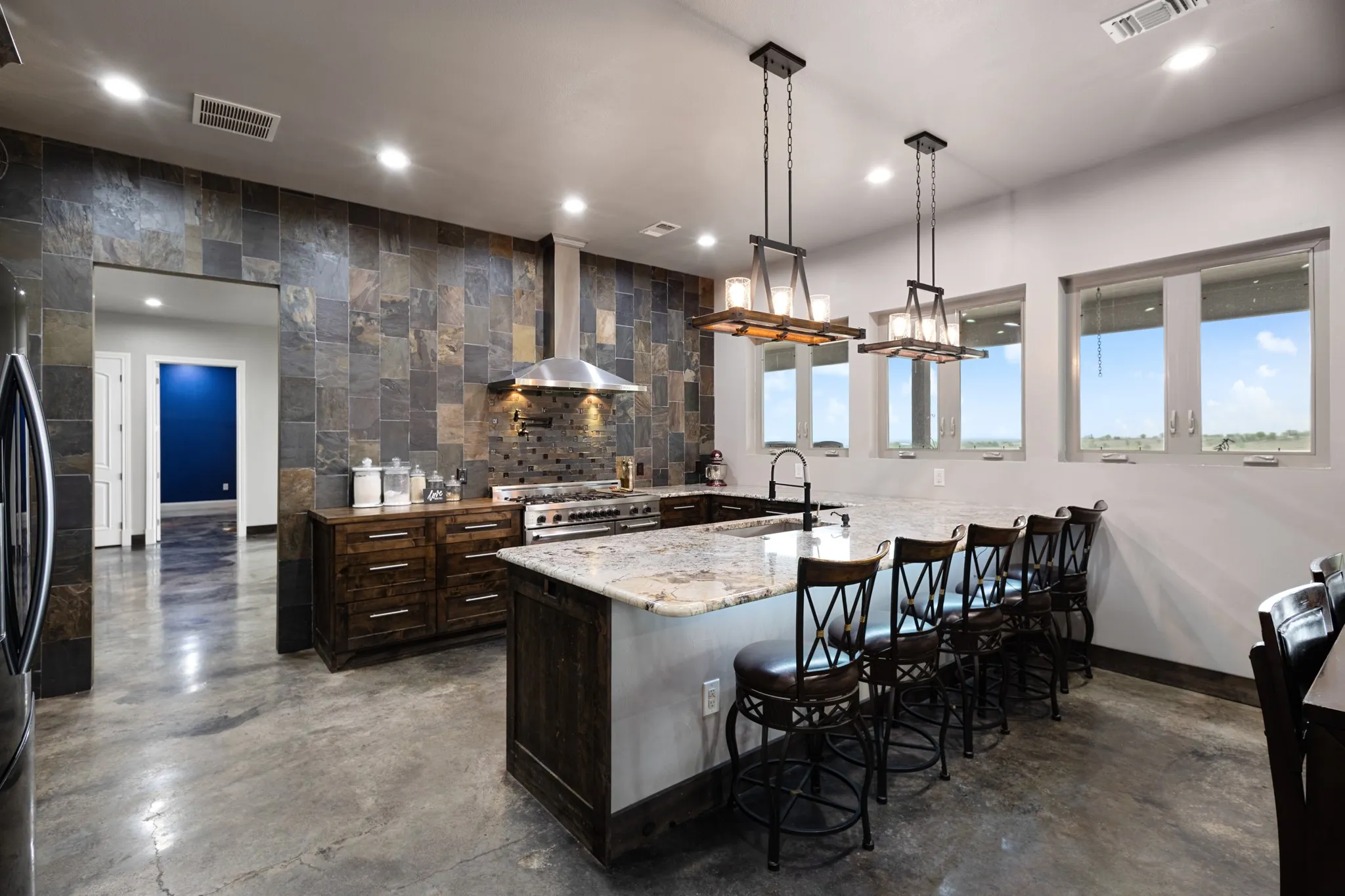 Single Family Residence For Sale in Wise County , 1395 Private Road 4011, Decatur, Texas 76234, 4 Bedroom, 6 Bathroom, 2 Garage spaces, 3,700 Sqft, built in 2016, mls#21222732, Real Estate Agent in Decatur, Homes For Sale in Wise county, Homes For Sale in Decatur, Realtor in Decatur Texas, Real Estate Brokerage Independent Realty Texas, Luminita Cordes Realtor