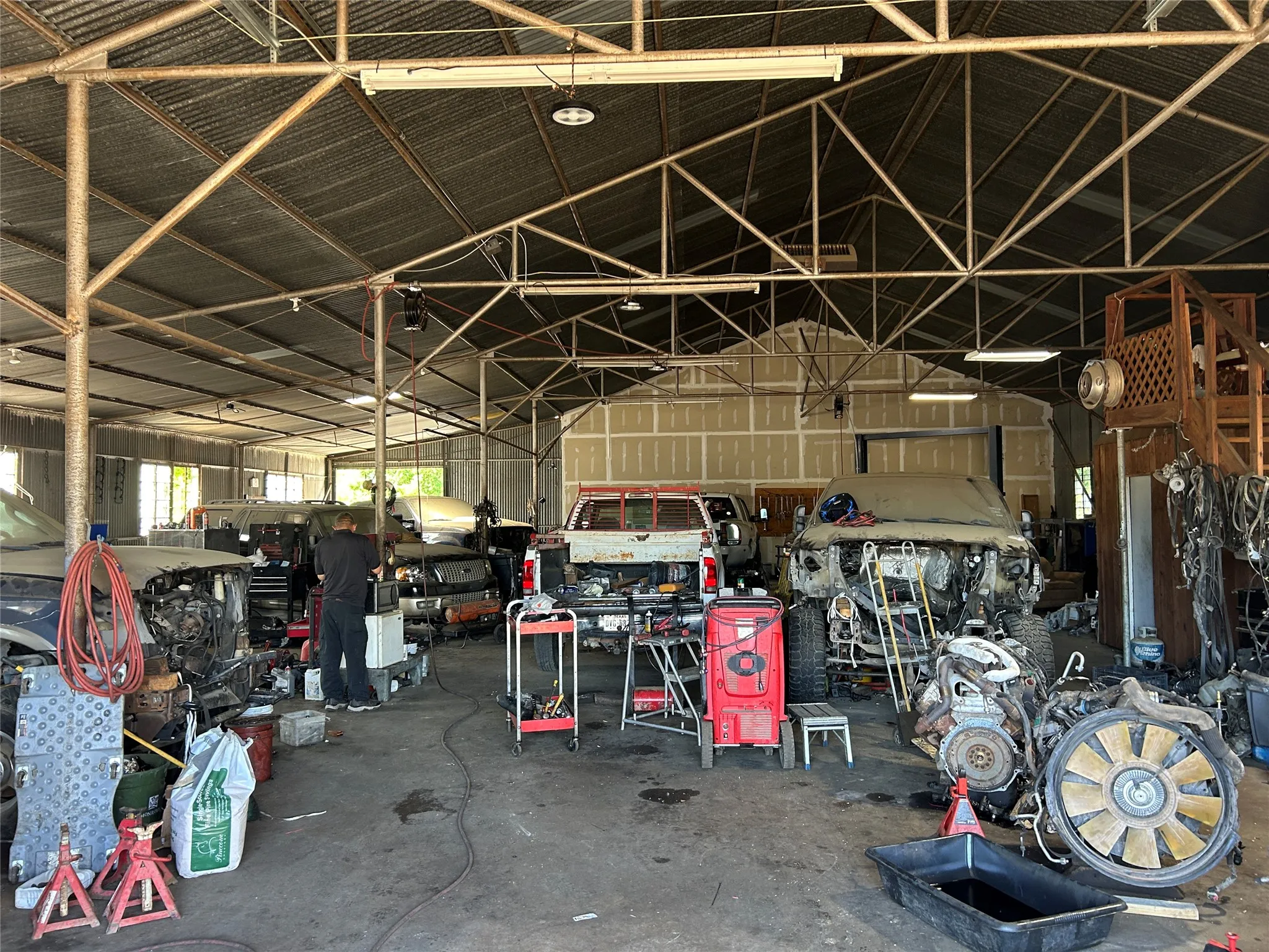 Warehouse For Rent in Tarrant County , 300 E Kennedale, Kennedale, Texas 76060, 0, 0, Garage spaces, 0 Sqft, built in 1959, mls#21225624, Real Estate Agent in Kennedale, Homes For Rent in Tarrant county, Homes For Rent in Kennedale, Realtor in Kennedale Texas, Real Estate Brokerage Independent Realty Texas, Luminita Cordes Realtor