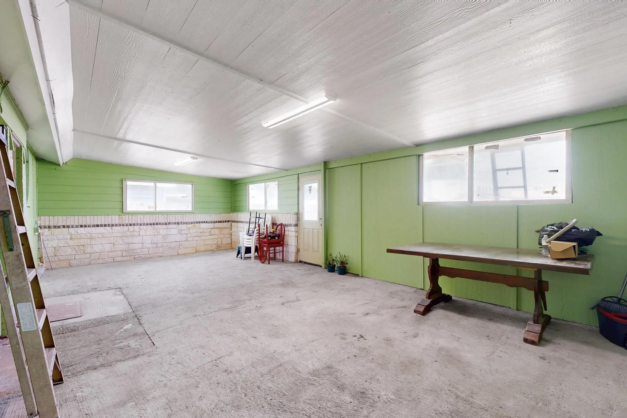 Single Family Residence For Sale in Dallas County , 9805 Grady Lane, Dallas, Texas 75217, 3 Bedroom, 2 Bathroom, Garage spaces, 1,155 Sqft, built in 1970, mls#21215538, Real Estate Agent in Dallas, Homes For Sale in Dallas county, Homes For Sale in Dallas, Realtor in Dallas Texas, Real Estate Brokerage Independent Realty Texas, Luminita Cordes Realtor