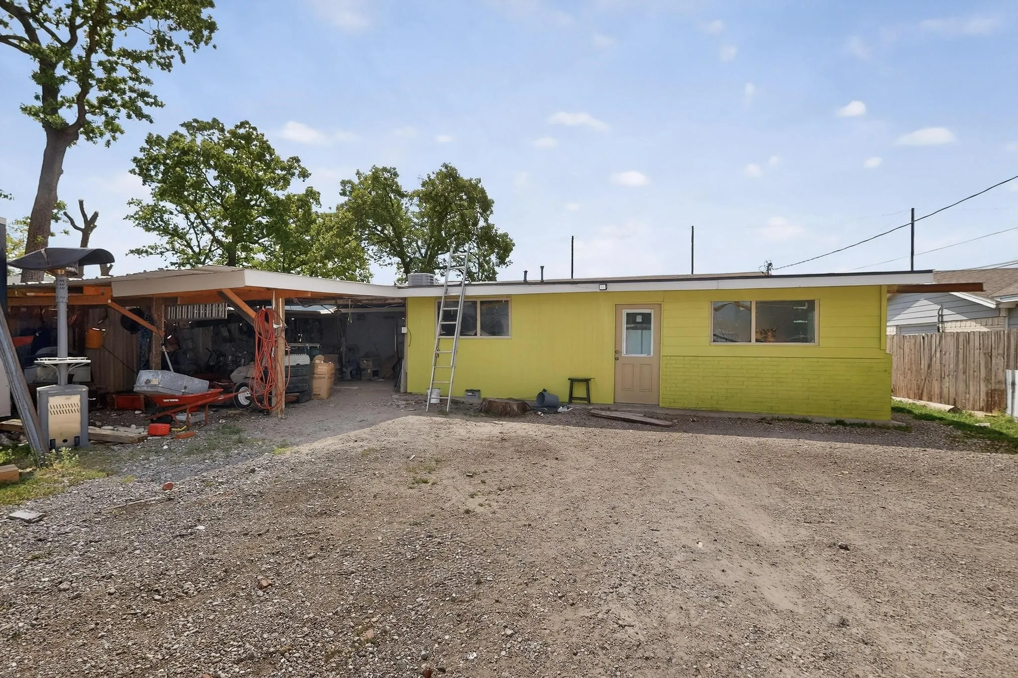 Single Family Residence For Sale in Dallas County , 9805 Grady Lane, Dallas, Texas 75217, 3 Bedroom, 2 Bathroom, Garage spaces, 1,155 Sqft, built in 1970, mls#21215538, Real Estate Agent in Dallas, Homes For Sale in Dallas county, Homes For Sale in Dallas, Realtor in Dallas Texas, Real Estate Brokerage Independent Realty Texas, Luminita Cordes Realtor