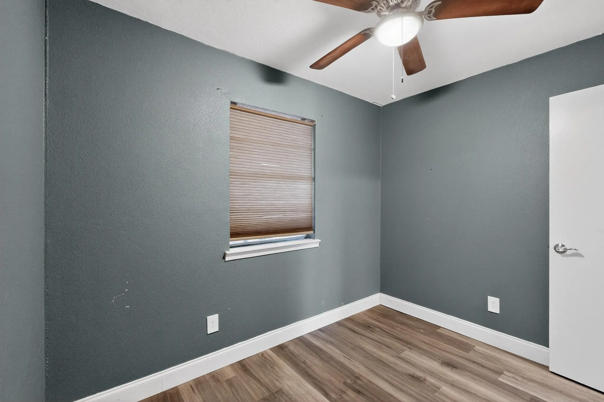 Single Family Residence For Sale in Dallas County , 9805 Grady Lane, Dallas, Texas 75217, 3 Bedroom, 2 Bathroom, Garage spaces, 1,155 Sqft, built in 1970, mls#21215538, Real Estate Agent in Dallas, Homes For Sale in Dallas county, Homes For Sale in Dallas, Realtor in Dallas Texas, Real Estate Brokerage Independent Realty Texas, Luminita Cordes Realtor