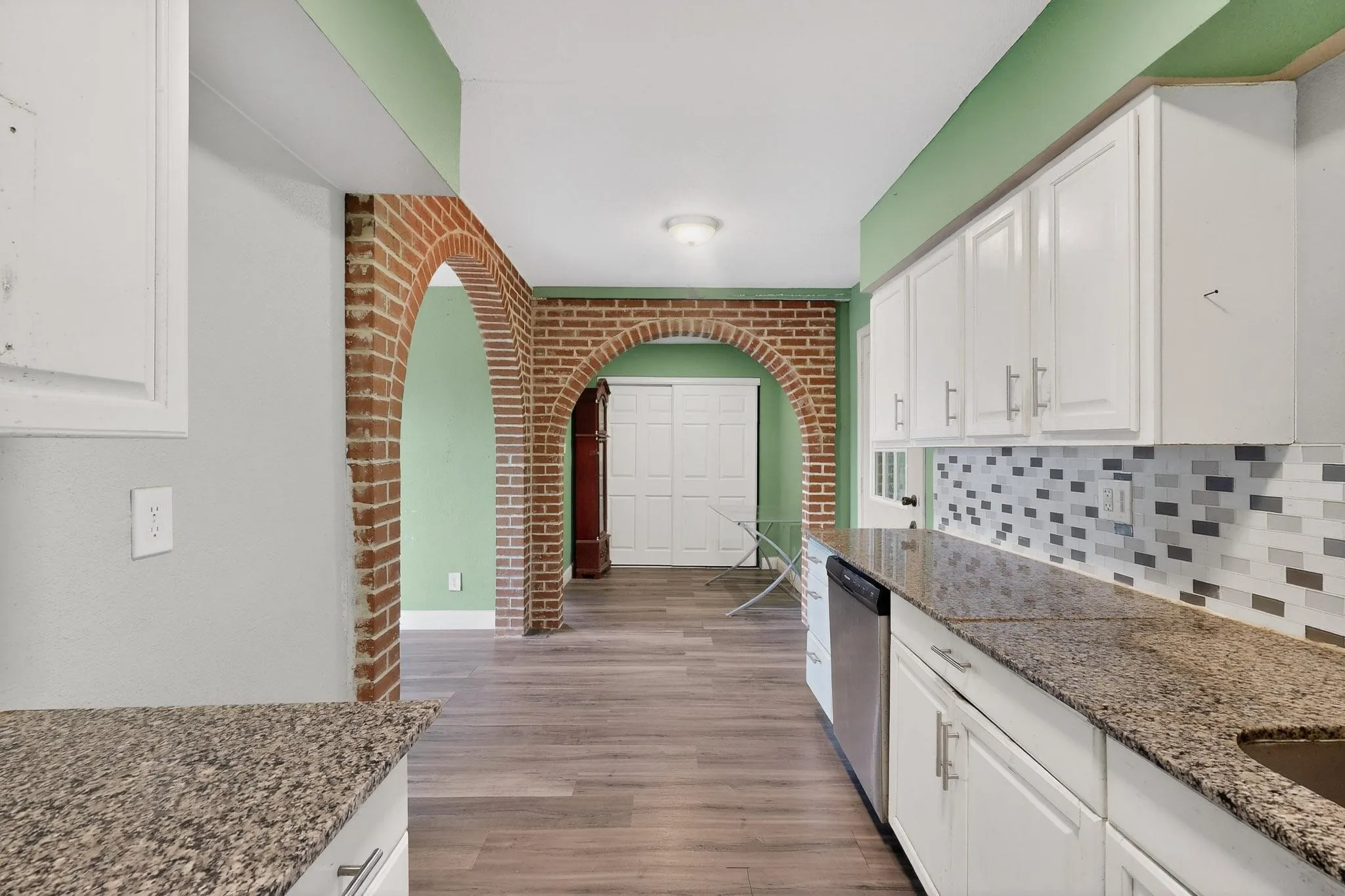 Single Family Residence For Sale in Dallas County , 9805 Grady Lane, Dallas, Texas 75217, 3 Bedroom, 2 Bathroom, Garage spaces, 1,155 Sqft, built in 1970, mls#21215538, Real Estate Agent in Dallas, Homes For Sale in Dallas county, Homes For Sale in Dallas, Realtor in Dallas Texas, Real Estate Brokerage Independent Realty Texas, Luminita Cordes Realtor