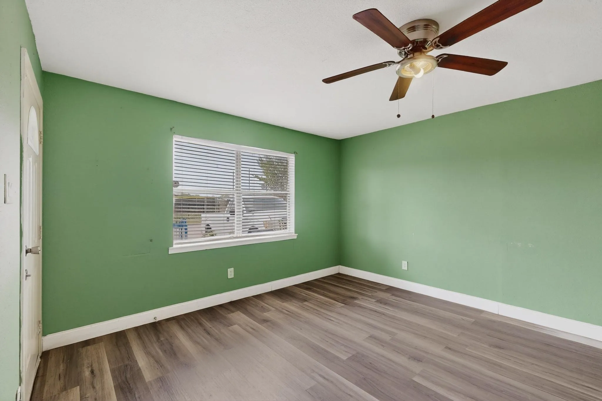 Single Family Residence For Sale in Dallas County , 9805 Grady Lane, Dallas, Texas 75217, 3 Bedroom, 2 Bathroom, Garage spaces, 1,155 Sqft, built in 1970, mls#21215538, Real Estate Agent in Dallas, Homes For Sale in Dallas county, Homes For Sale in Dallas, Realtor in Dallas Texas, Real Estate Brokerage Independent Realty Texas, Luminita Cordes Realtor
