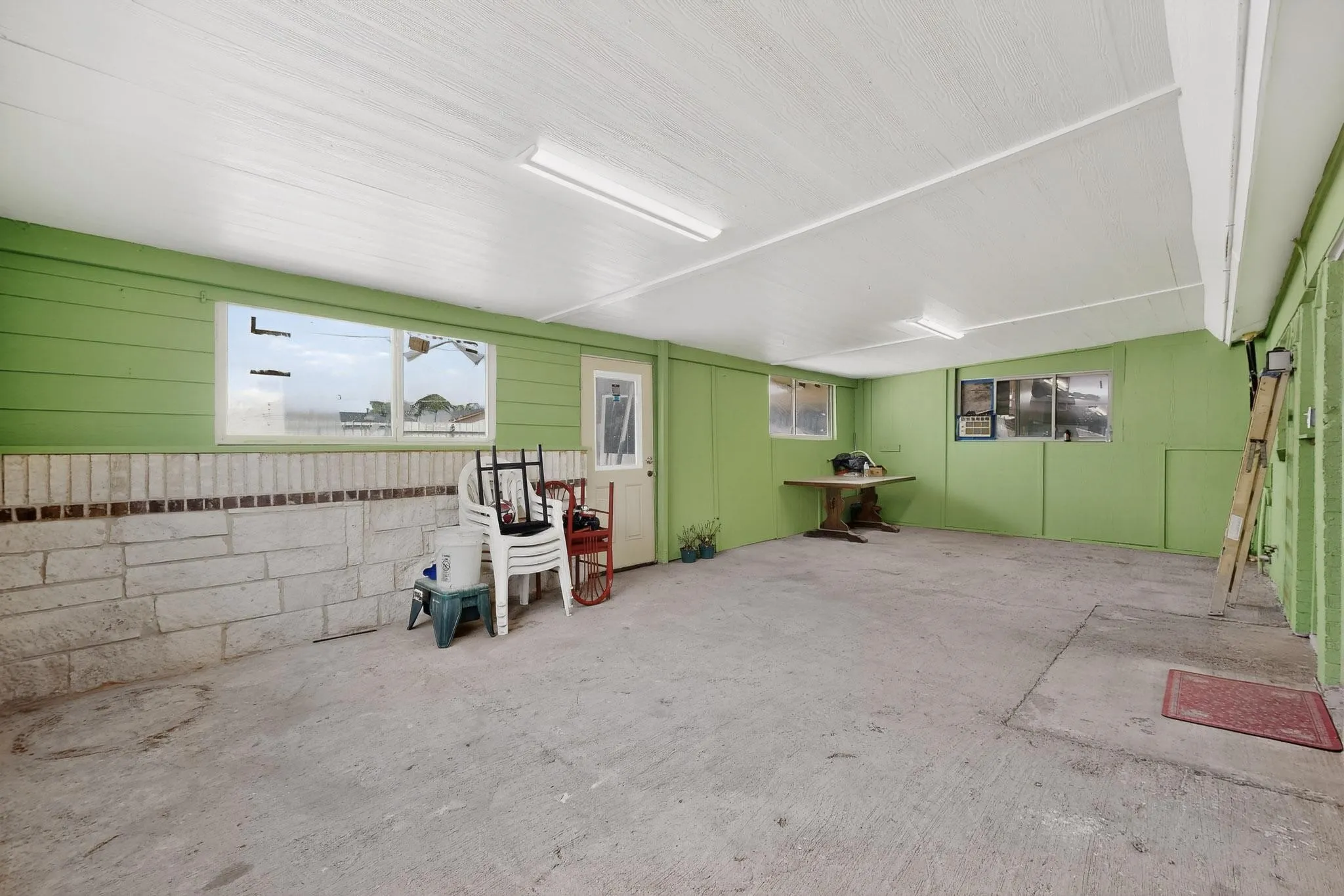 Single Family Residence For Sale in Dallas County , 9805 Grady Lane, Dallas, Texas 75217, 3 Bedroom, 2 Bathroom, Garage spaces, 1,155 Sqft, built in 1970, mls#21215538, Real Estate Agent in Dallas, Homes For Sale in Dallas county, Homes For Sale in Dallas, Realtor in Dallas Texas, Real Estate Brokerage Independent Realty Texas, Luminita Cordes Realtor