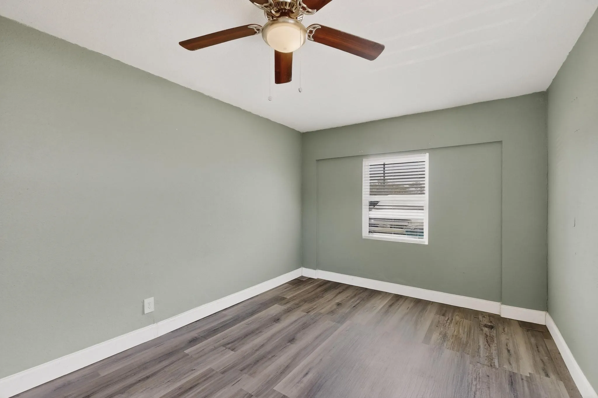 Single Family Residence For Sale in Dallas County , 9805 Grady Lane, Dallas, Texas 75217, 3 Bedroom, 2 Bathroom, Garage spaces, 1,155 Sqft, built in 1970, mls#21215538, Real Estate Agent in Dallas, Homes For Sale in Dallas county, Homes For Sale in Dallas, Realtor in Dallas Texas, Real Estate Brokerage Independent Realty Texas, Luminita Cordes Realtor