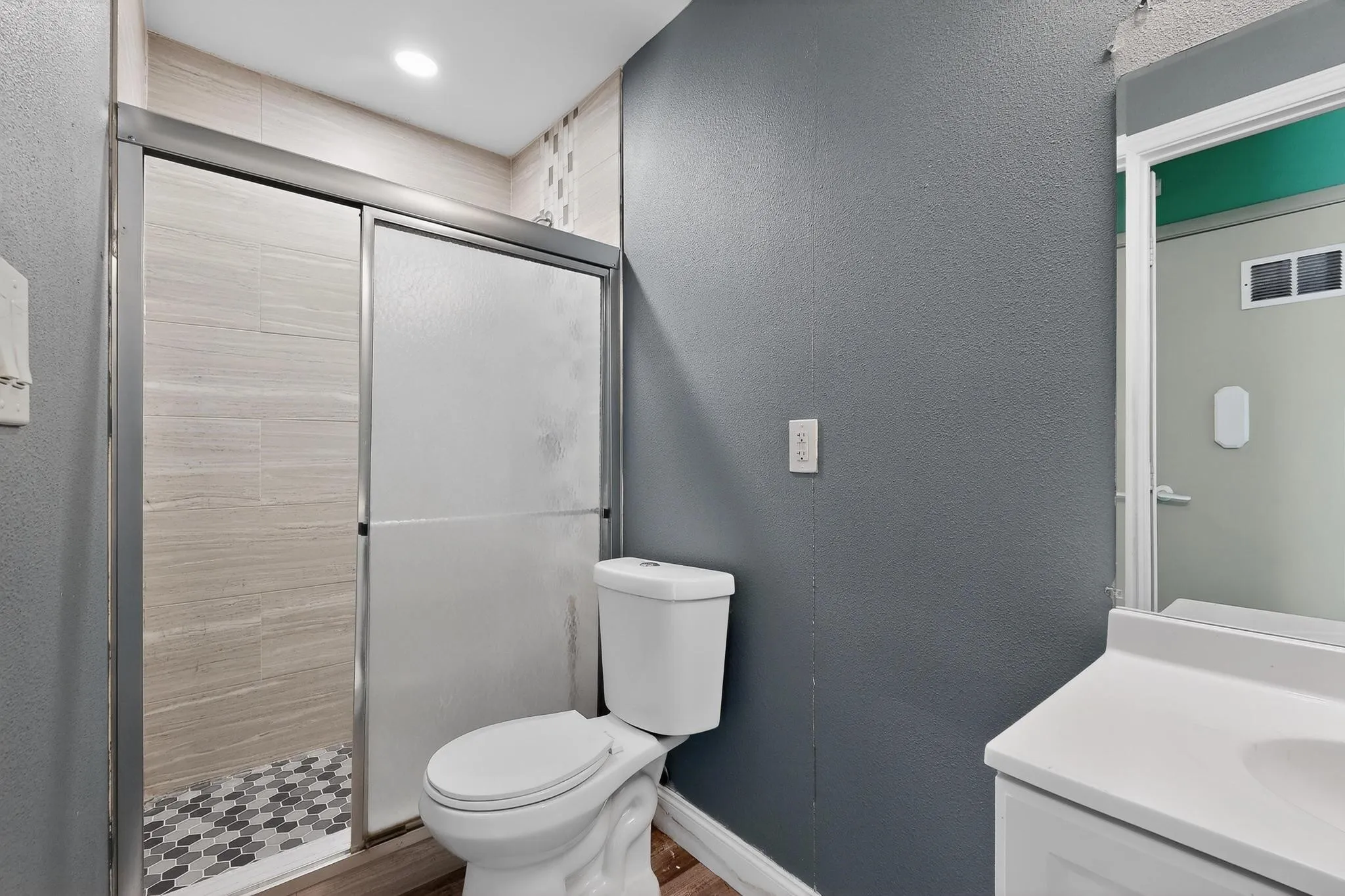 Single Family Residence For Sale in Dallas County , 9805 Grady Lane, Dallas, Texas 75217, 3 Bedroom, 2 Bathroom, Garage spaces, 1,155 Sqft, built in 1970, mls#21215538, Real Estate Agent in Dallas, Homes For Sale in Dallas county, Homes For Sale in Dallas, Realtor in Dallas Texas, Real Estate Brokerage Independent Realty Texas, Luminita Cordes Realtor