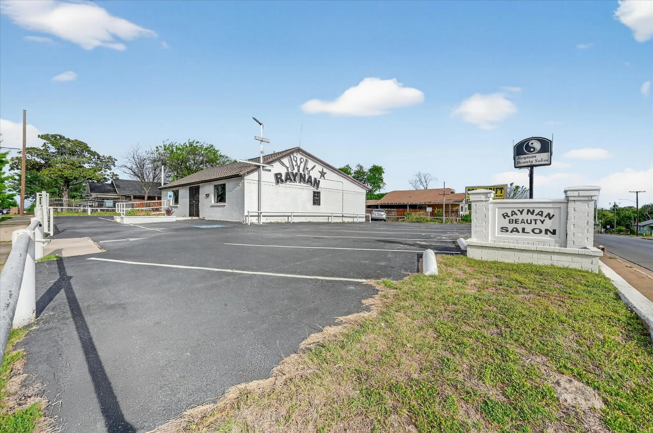 Retail For Sale in Tarrant County , 2620 Vaughn Boulevard, Fort Worth, Texas 76105, 0, 0, Garage spaces, 0 Sqft, built in 1946, Preowned, mls#21225374, Real Estate Agent in Fort Worth, Homes For Sale in Tarrant county, Homes For Sale in Fort Worth, Realtor in Fort Worth Texas, Real Estate Brokerage Independent Realty Texas, Luminita Cordes Realtor