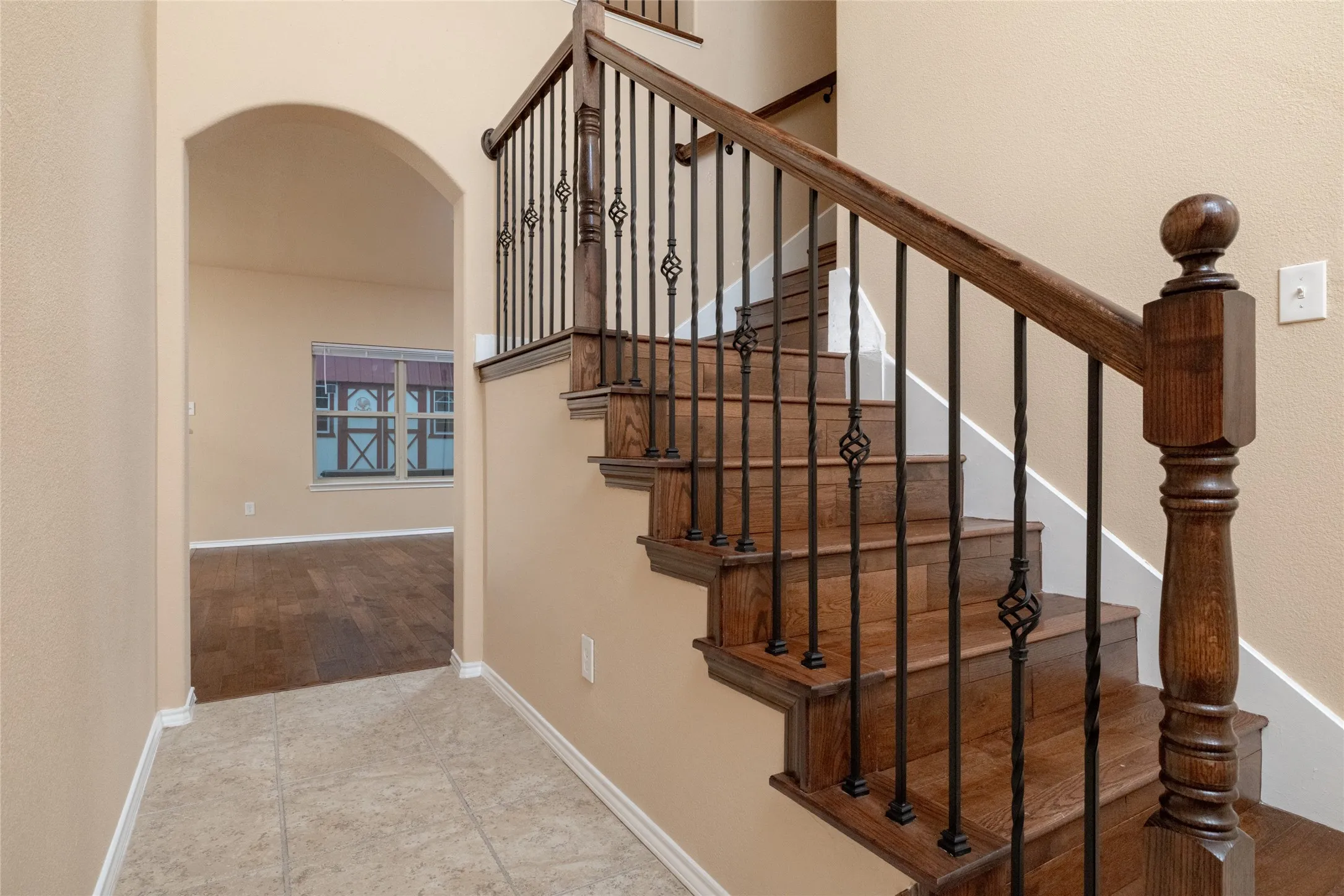Single Family Residence For Sale in Denton County , 1009 Cheyenne Drive, Aubrey, Texas 76227, 4 Bedroom, 3 Bathroom, 2 Garage spaces, 2,349 Sqft, built in 2014, Preowned, mls#21221446, Real Estate Agent in Aubrey, Homes For Sale in Denton county, Homes For Sale in Aubrey, Realtor in Aubrey Texas, Real Estate Brokerage Independent Realty Texas, Luminita Cordes Realtor