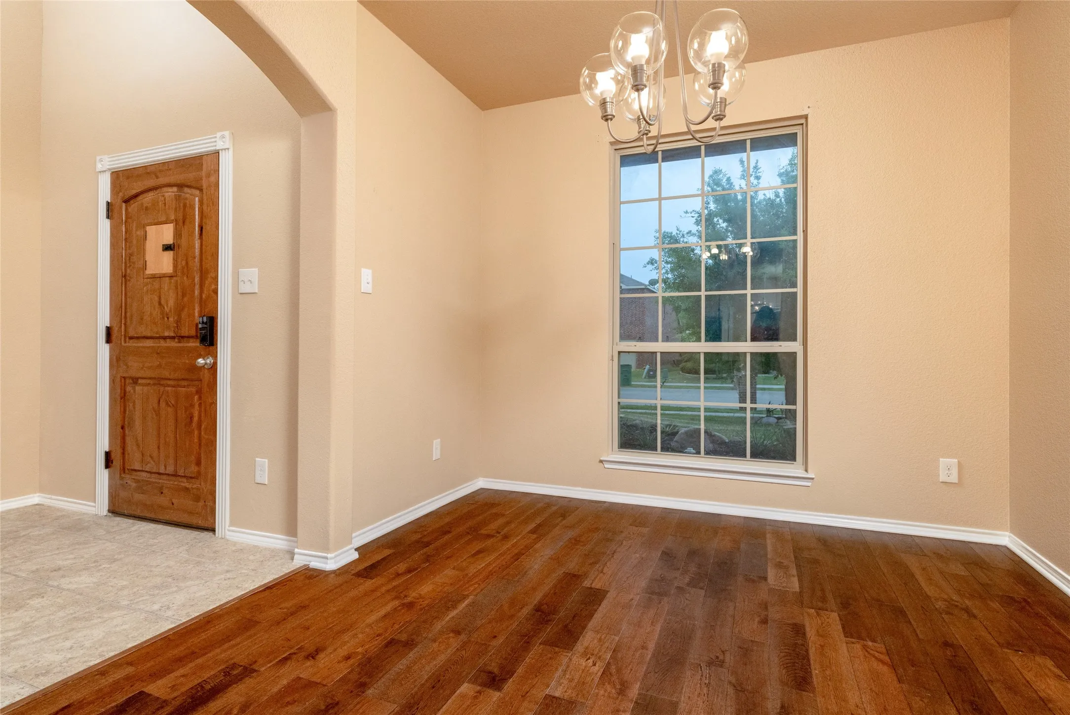 Single Family Residence For Sale in Denton County , 1009 Cheyenne Drive, Aubrey, Texas 76227, 4 Bedroom, 3 Bathroom, 2 Garage spaces, 2,349 Sqft, built in 2014, Preowned, mls#21221446, Real Estate Agent in Aubrey, Homes For Sale in Denton county, Homes For Sale in Aubrey, Realtor in Aubrey Texas, Real Estate Brokerage Independent Realty Texas, Luminita Cordes Realtor