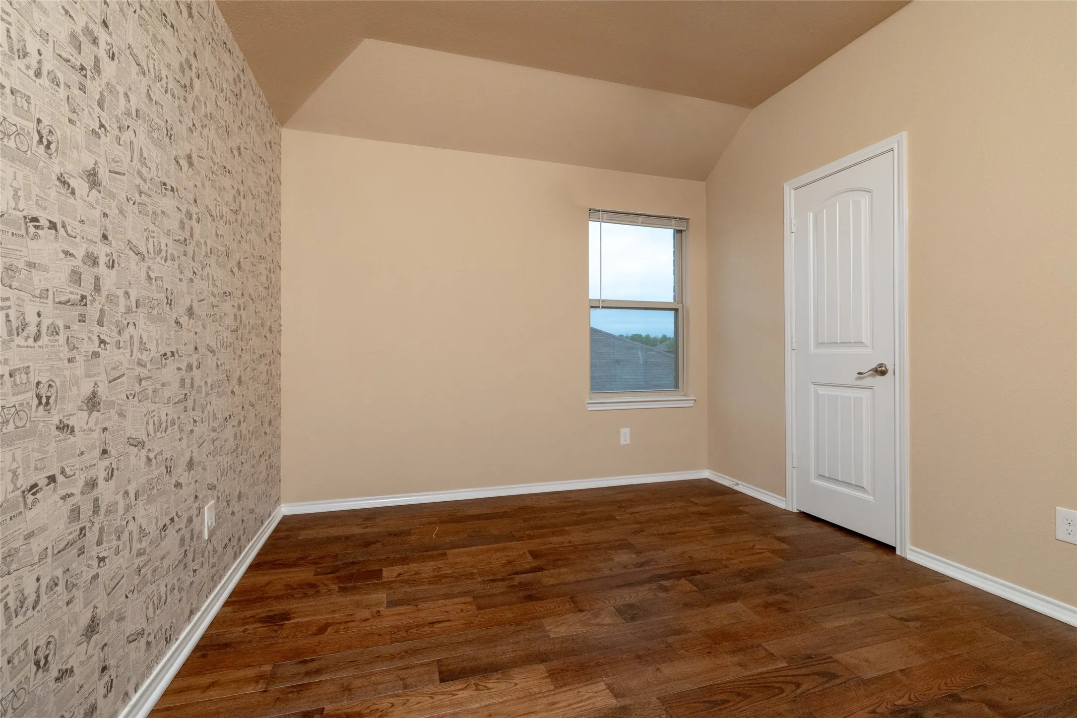 Single Family Residence For Sale in Denton County , 1009 Cheyenne Drive, Aubrey, Texas 76227, 4 Bedroom, 3 Bathroom, 2 Garage spaces, 2,349 Sqft, built in 2014, Preowned, mls#21221446, Real Estate Agent in Aubrey, Homes For Sale in Denton county, Homes For Sale in Aubrey, Realtor in Aubrey Texas, Real Estate Brokerage Independent Realty Texas, Luminita Cordes Realtor