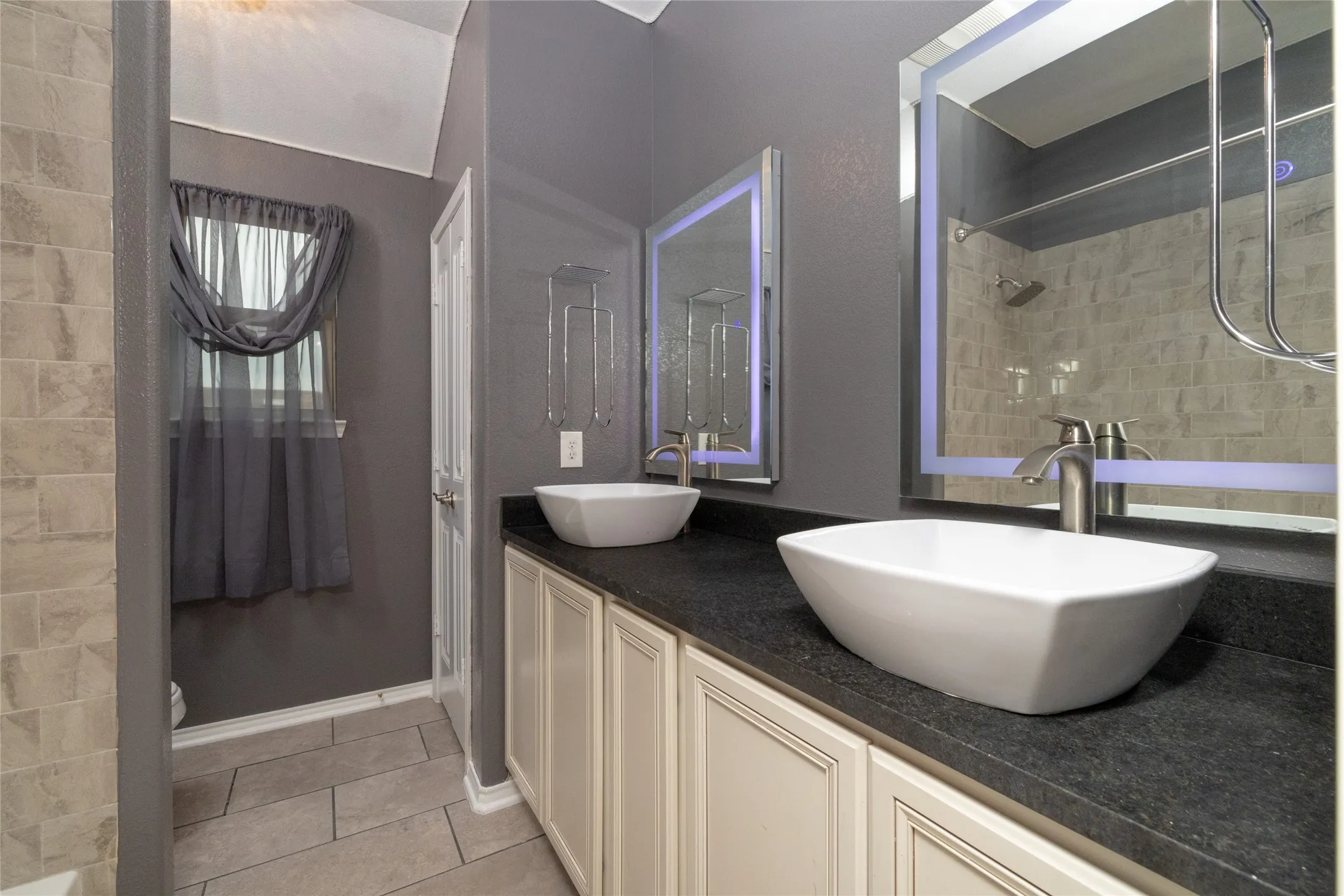 Single Family Residence For Sale in Denton County , 1009 Cheyenne Drive, Aubrey, Texas 76227, 4 Bedroom, 3 Bathroom, 2 Garage spaces, 2,349 Sqft, built in 2014, Preowned, mls#21221446, Real Estate Agent in Aubrey, Homes For Sale in Denton county, Homes For Sale in Aubrey, Realtor in Aubrey Texas, Real Estate Brokerage Independent Realty Texas, Luminita Cordes Realtor