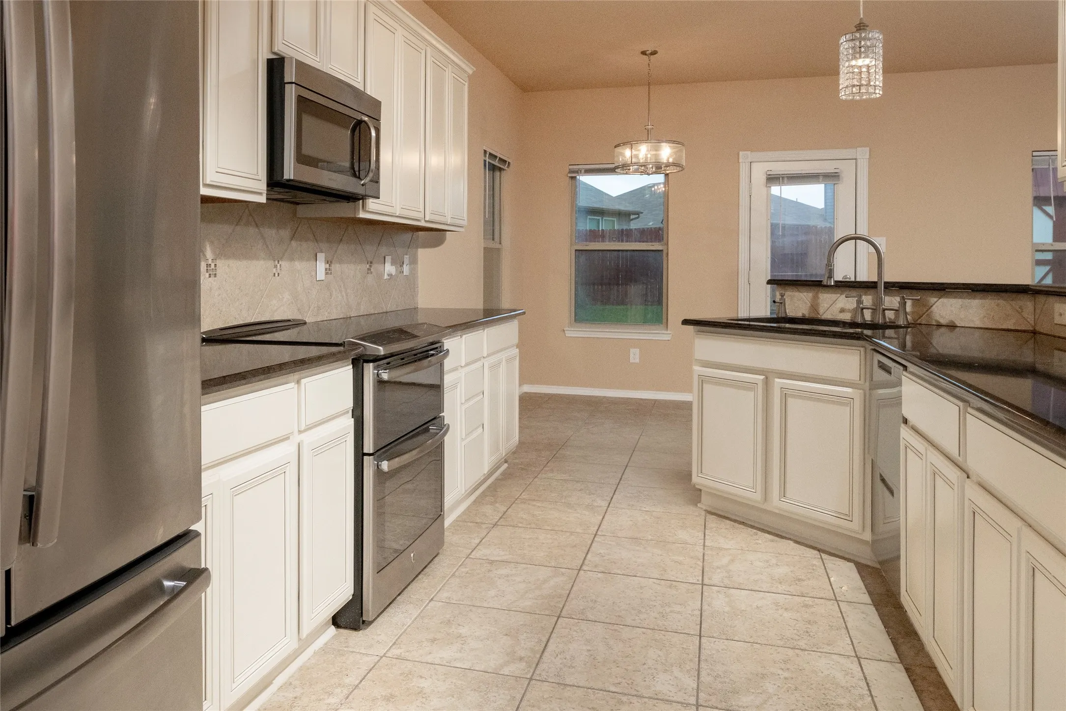 Single Family Residence For Sale in Denton County , 1009 Cheyenne Drive, Aubrey, Texas 76227, 4 Bedroom, 3 Bathroom, 2 Garage spaces, 2,349 Sqft, built in 2014, Preowned, mls#21221446, Real Estate Agent in Aubrey, Homes For Sale in Denton county, Homes For Sale in Aubrey, Realtor in Aubrey Texas, Real Estate Brokerage Independent Realty Texas, Luminita Cordes Realtor