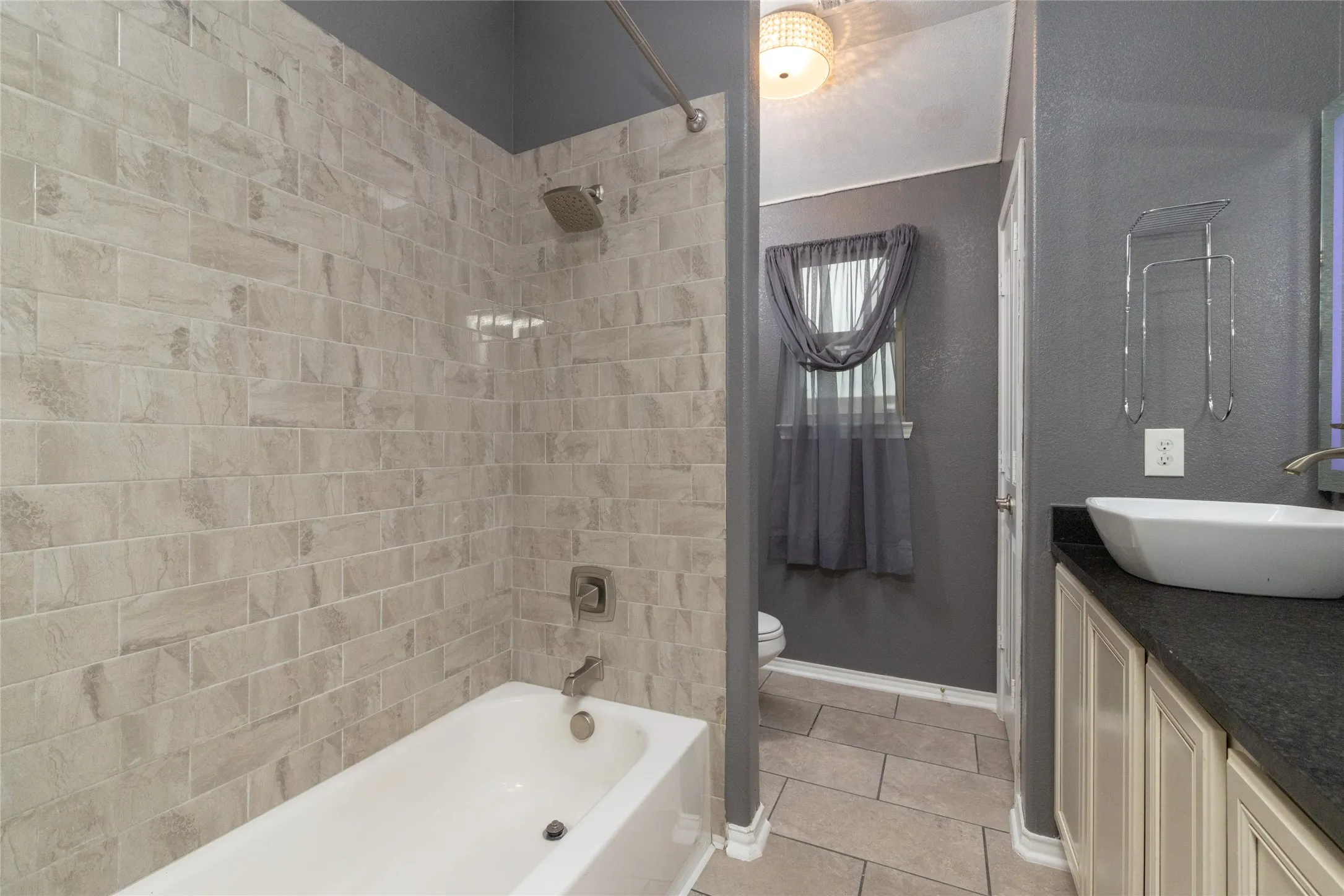 Single Family Residence For Sale in Denton County , 1009 Cheyenne Drive, Aubrey, Texas 76227, 4 Bedroom, 3 Bathroom, 2 Garage spaces, 2,349 Sqft, built in 2014, Preowned, mls#21221446, Real Estate Agent in Aubrey, Homes For Sale in Denton county, Homes For Sale in Aubrey, Realtor in Aubrey Texas, Real Estate Brokerage Independent Realty Texas, Luminita Cordes Realtor