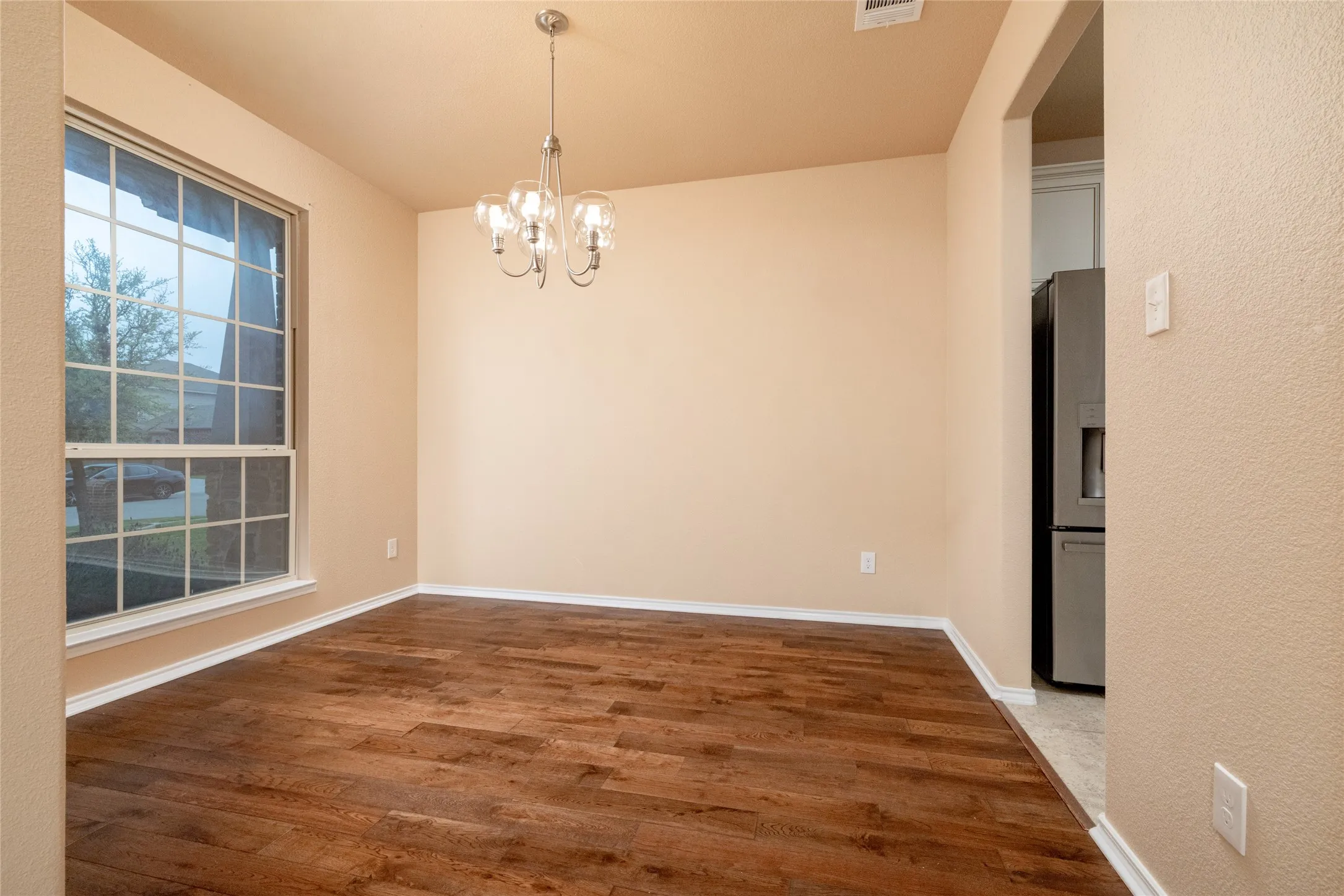 Single Family Residence For Sale in Denton County , 1009 Cheyenne Drive, Aubrey, Texas 76227, 4 Bedroom, 3 Bathroom, 2 Garage spaces, 2,349 Sqft, built in 2014, Preowned, mls#21221446, Real Estate Agent in Aubrey, Homes For Sale in Denton county, Homes For Sale in Aubrey, Realtor in Aubrey Texas, Real Estate Brokerage Independent Realty Texas, Luminita Cordes Realtor