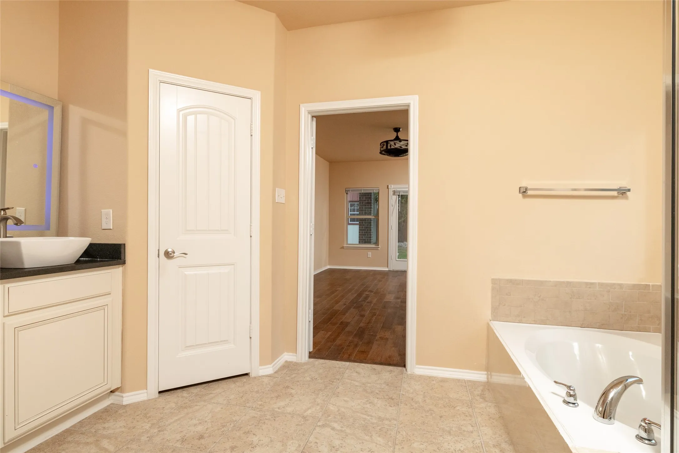 Single Family Residence For Sale in Denton County , 1009 Cheyenne Drive, Aubrey, Texas 76227, 4 Bedroom, 3 Bathroom, 2 Garage spaces, 2,349 Sqft, built in 2014, Preowned, mls#21221446, Real Estate Agent in Aubrey, Homes For Sale in Denton county, Homes For Sale in Aubrey, Realtor in Aubrey Texas, Real Estate Brokerage Independent Realty Texas, Luminita Cordes Realtor