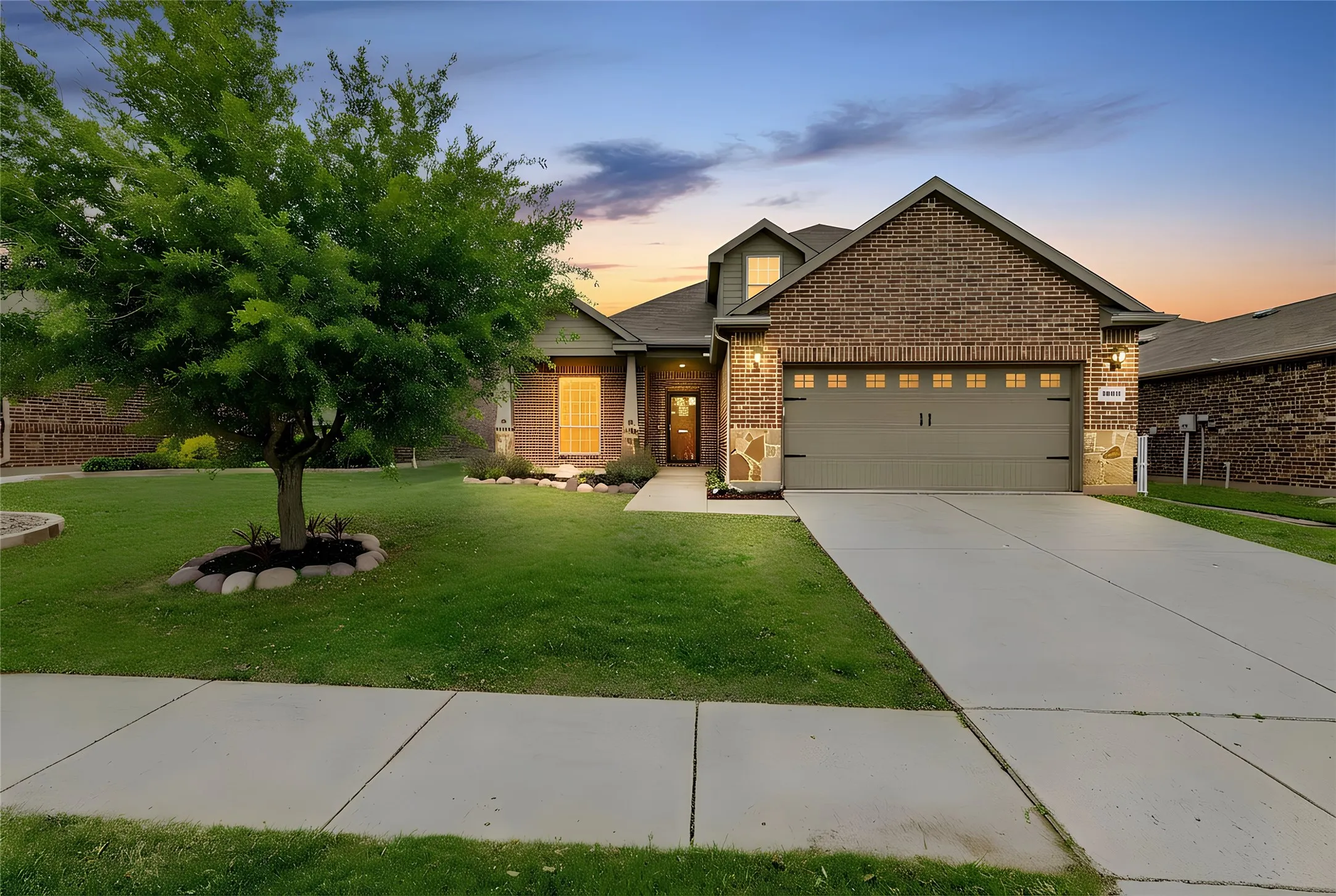 Single Family Residence For Sale in Denton County , 1009 Cheyenne Drive, Aubrey, Texas 76227, 4 Bedroom, 3 Bathroom, 2 Garage spaces, 2,349 Sqft, built in 2014, Preowned, mls#21221446, Real Estate Agent in Aubrey, Homes For Sale in Denton county, Homes For Sale in Aubrey, Realtor in Aubrey Texas, Real Estate Brokerage Independent Realty Texas, Luminita Cordes Realtor