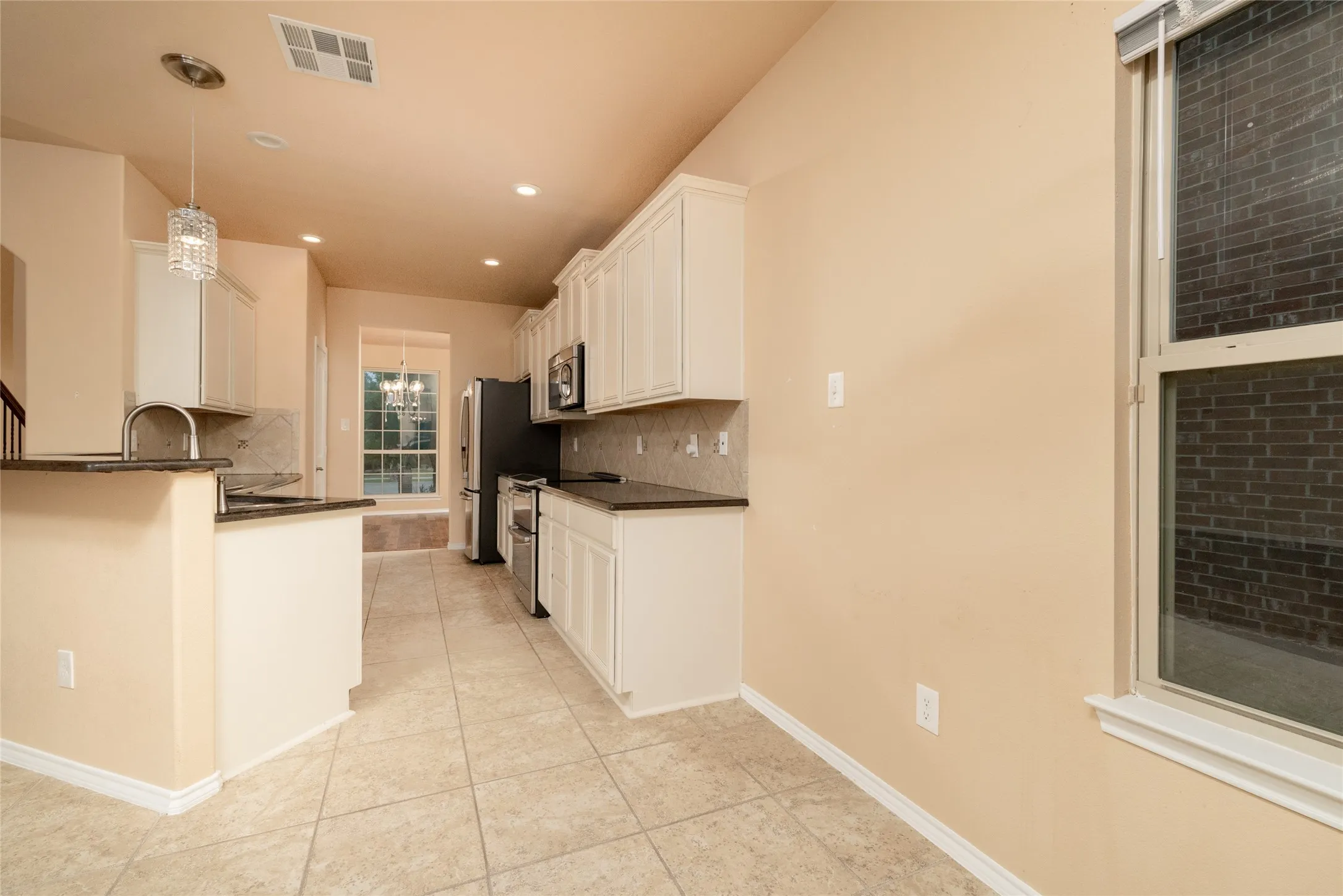 Single Family Residence For Sale in Denton County , 1009 Cheyenne Drive, Aubrey, Texas 76227, 4 Bedroom, 3 Bathroom, 2 Garage spaces, 2,349 Sqft, built in 2014, Preowned, mls#21221446, Real Estate Agent in Aubrey, Homes For Sale in Denton county, Homes For Sale in Aubrey, Realtor in Aubrey Texas, Real Estate Brokerage Independent Realty Texas, Luminita Cordes Realtor