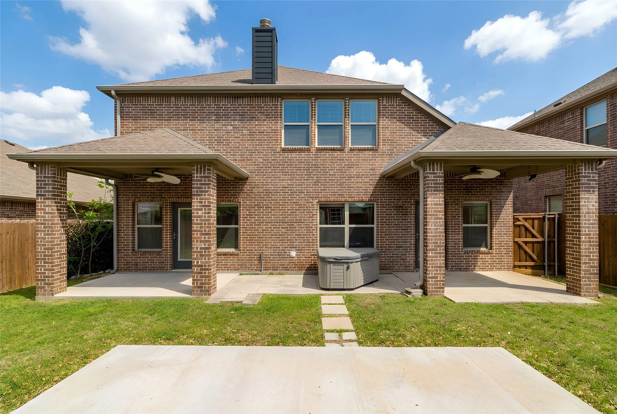 Single Family Residence For Sale in Denton County , 1009 Cheyenne Drive, Aubrey, Texas 76227, 4 Bedroom, 3 Bathroom, 2 Garage spaces, 2,349 Sqft, built in 2014, Preowned, mls#21221446, Real Estate Agent in Aubrey, Homes For Sale in Denton county, Homes For Sale in Aubrey, Realtor in Aubrey Texas, Real Estate Brokerage Independent Realty Texas, Luminita Cordes Realtor