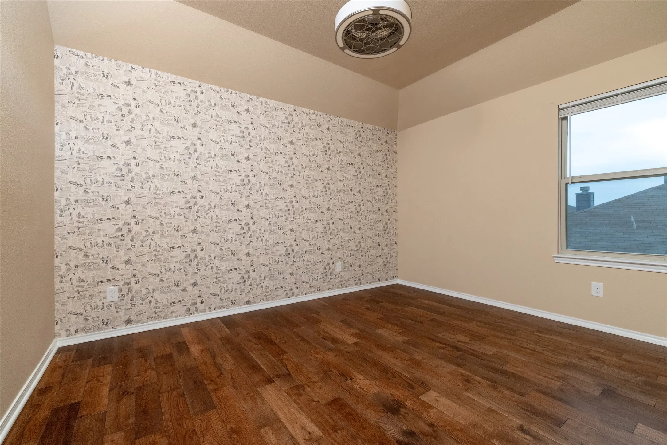 Single Family Residence For Sale in Denton County , 1009 Cheyenne Drive, Aubrey, Texas 76227, 4 Bedroom, 3 Bathroom, 2 Garage spaces, 2,349 Sqft, built in 2014, Preowned, mls#21221446, Real Estate Agent in Aubrey, Homes For Sale in Denton county, Homes For Sale in Aubrey, Realtor in Aubrey Texas, Real Estate Brokerage Independent Realty Texas, Luminita Cordes Realtor