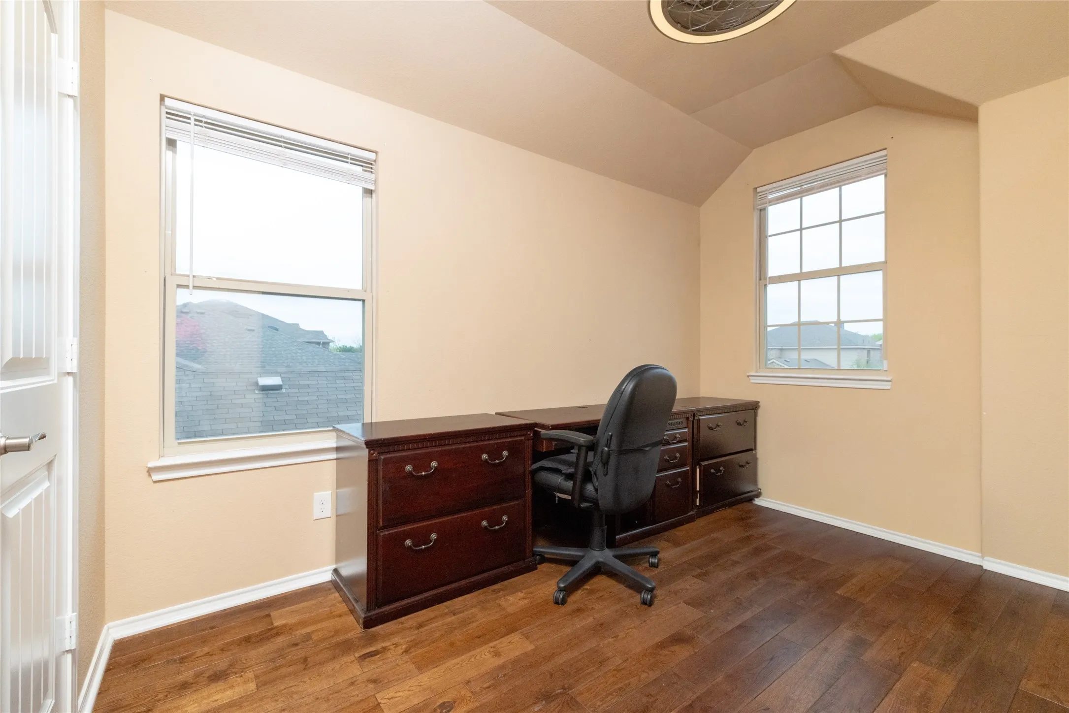 Single Family Residence For Sale in Denton County , 1009 Cheyenne Drive, Aubrey, Texas 76227, 4 Bedroom, 3 Bathroom, 2 Garage spaces, 2,349 Sqft, built in 2014, Preowned, mls#21221446, Real Estate Agent in Aubrey, Homes For Sale in Denton county, Homes For Sale in Aubrey, Realtor in Aubrey Texas, Real Estate Brokerage Independent Realty Texas, Luminita Cordes Realtor
