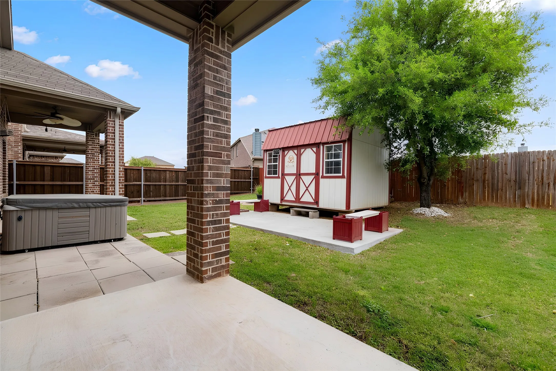 Single Family Residence For Sale in Denton County , 1009 Cheyenne Drive, Aubrey, Texas 76227, 4 Bedroom, 3 Bathroom, 2 Garage spaces, 2,349 Sqft, built in 2014, Preowned, mls#21221446, Real Estate Agent in Aubrey, Homes For Sale in Denton county, Homes For Sale in Aubrey, Realtor in Aubrey Texas, Real Estate Brokerage Independent Realty Texas, Luminita Cordes Realtor