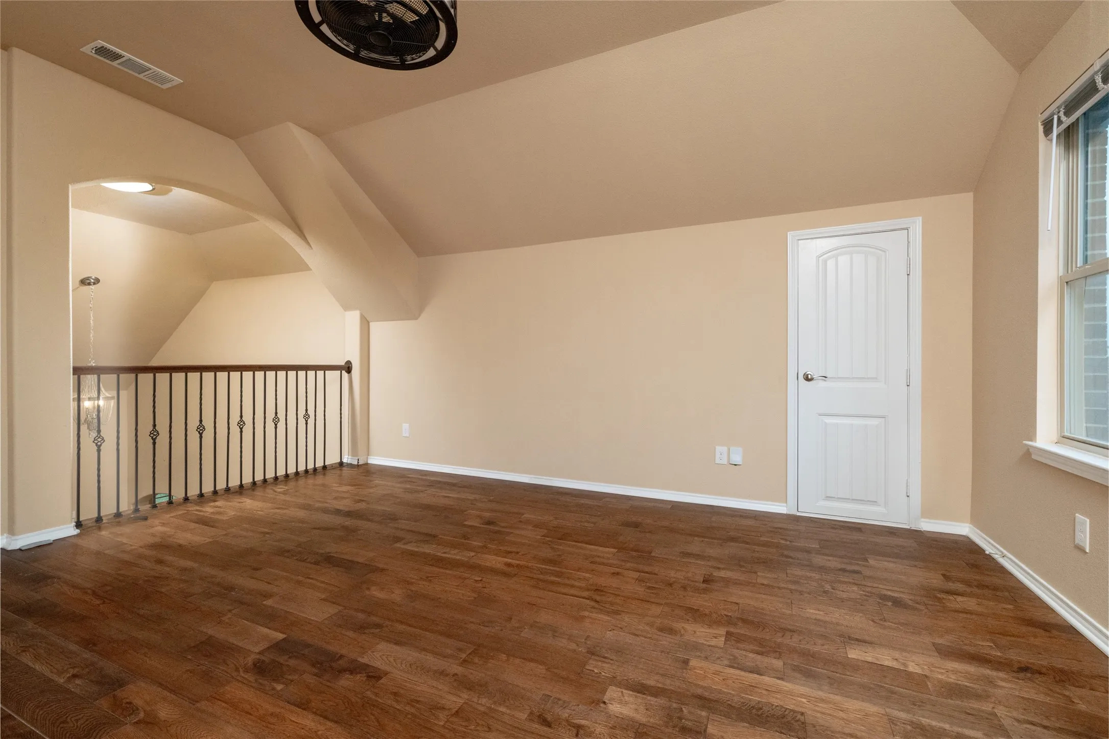 Single Family Residence For Sale in Denton County , 1009 Cheyenne Drive, Aubrey, Texas 76227, 4 Bedroom, 3 Bathroom, 2 Garage spaces, 2,349 Sqft, built in 2014, Preowned, mls#21221446, Real Estate Agent in Aubrey, Homes For Sale in Denton county, Homes For Sale in Aubrey, Realtor in Aubrey Texas, Real Estate Brokerage Independent Realty Texas, Luminita Cordes Realtor