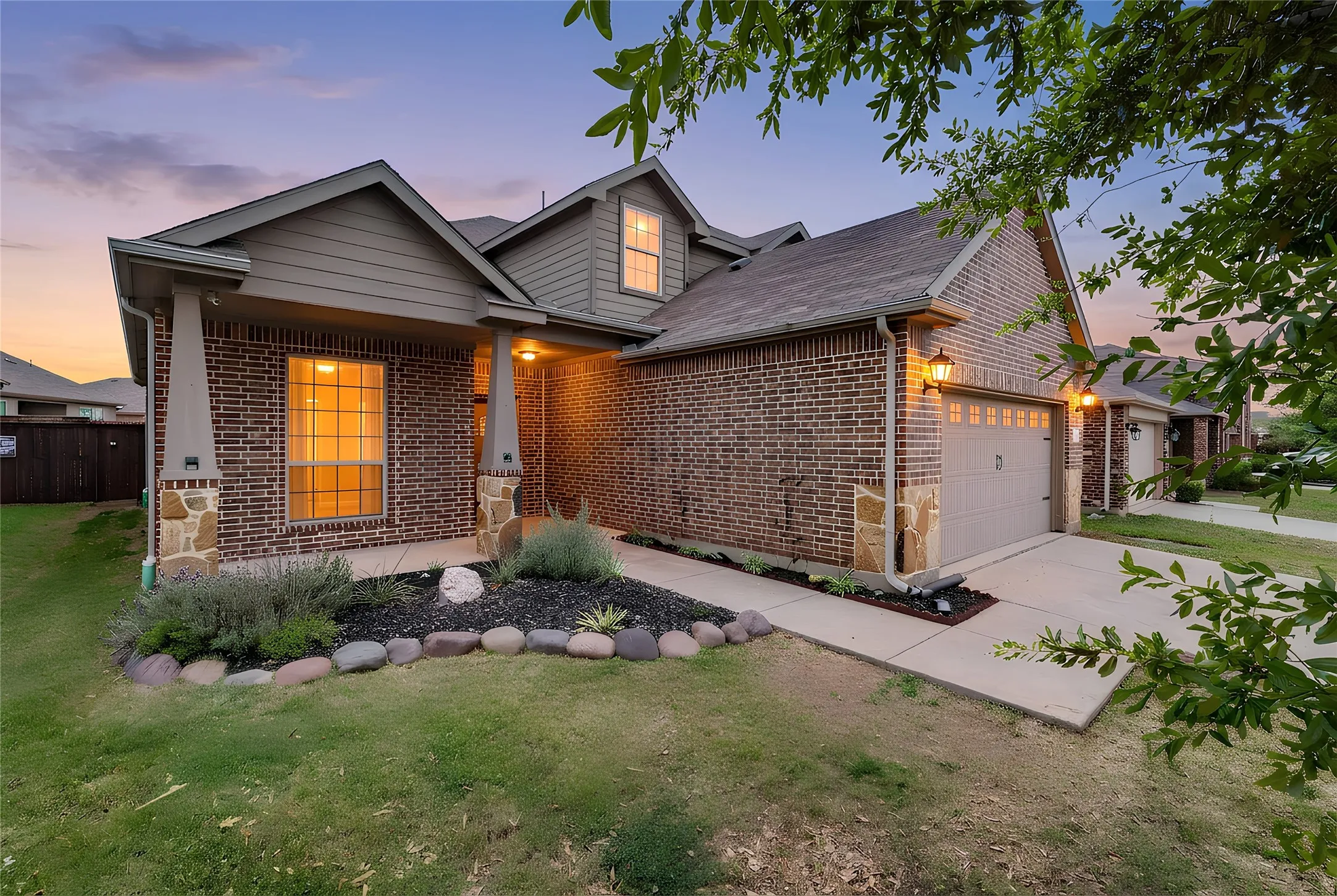 Single Family Residence For Sale in Denton County , 1009 Cheyenne Drive, Aubrey, Texas 76227, 4 Bedroom, 3 Bathroom, 2 Garage spaces, 2,349 Sqft, built in 2014, Preowned, mls#21221446, Real Estate Agent in Aubrey, Homes For Sale in Denton county, Homes For Sale in Aubrey, Realtor in Aubrey Texas, Real Estate Brokerage Independent Realty Texas, Luminita Cordes Realtor