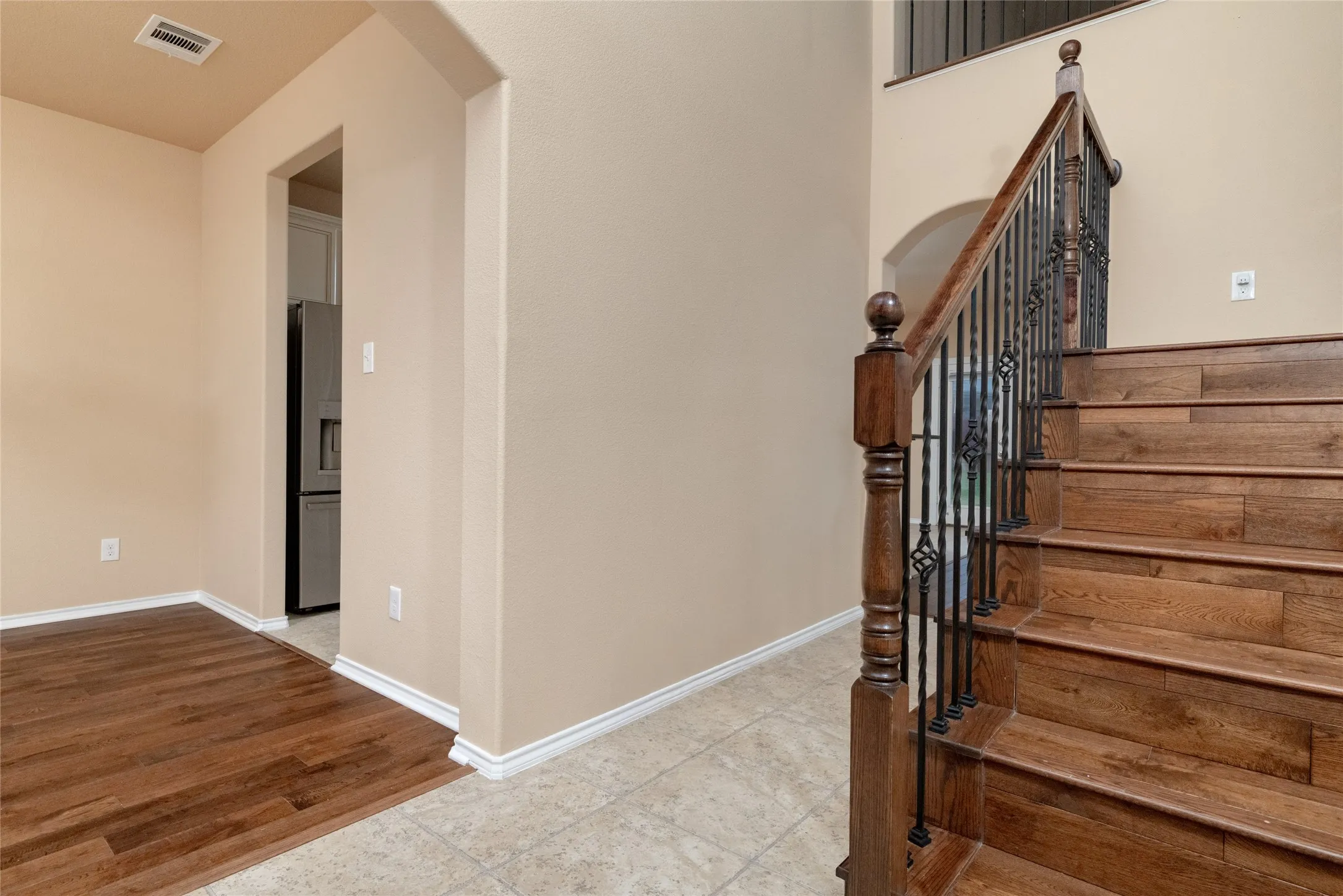 Single Family Residence For Sale in Denton County , 1009 Cheyenne Drive, Aubrey, Texas 76227, 4 Bedroom, 3 Bathroom, 2 Garage spaces, 2,349 Sqft, built in 2014, Preowned, mls#21221446, Real Estate Agent in Aubrey, Homes For Sale in Denton county, Homes For Sale in Aubrey, Realtor in Aubrey Texas, Real Estate Brokerage Independent Realty Texas, Luminita Cordes Realtor