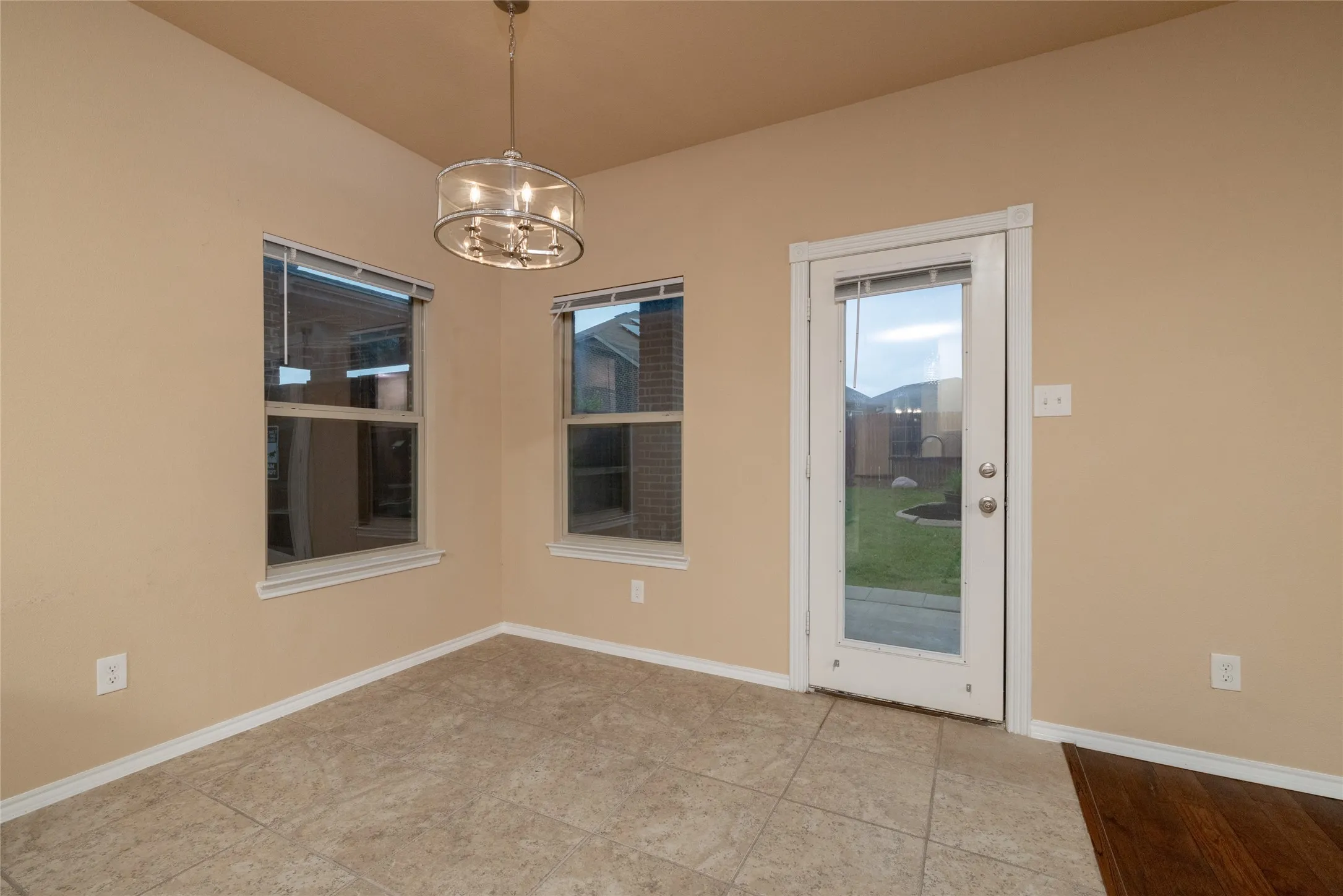 Single Family Residence For Sale in Denton County , 1009 Cheyenne Drive, Aubrey, Texas 76227, 4 Bedroom, 3 Bathroom, 2 Garage spaces, 2,349 Sqft, built in 2014, Preowned, mls#21221446, Real Estate Agent in Aubrey, Homes For Sale in Denton county, Homes For Sale in Aubrey, Realtor in Aubrey Texas, Real Estate Brokerage Independent Realty Texas, Luminita Cordes Realtor