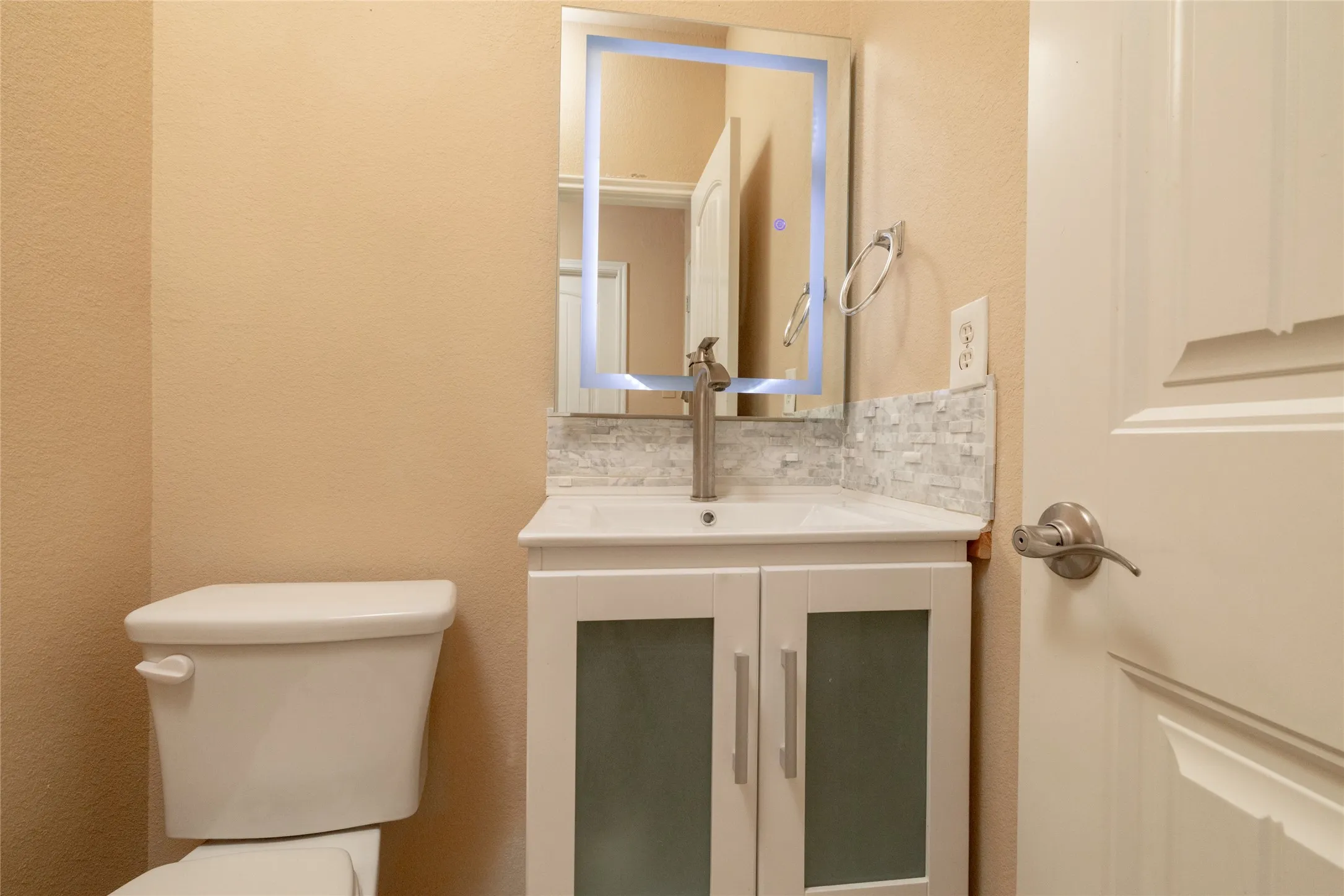 Single Family Residence For Sale in Denton County , 1009 Cheyenne Drive, Aubrey, Texas 76227, 4 Bedroom, 3 Bathroom, 2 Garage spaces, 2,349 Sqft, built in 2014, Preowned, mls#21221446, Real Estate Agent in Aubrey, Homes For Sale in Denton county, Homes For Sale in Aubrey, Realtor in Aubrey Texas, Real Estate Brokerage Independent Realty Texas, Luminita Cordes Realtor