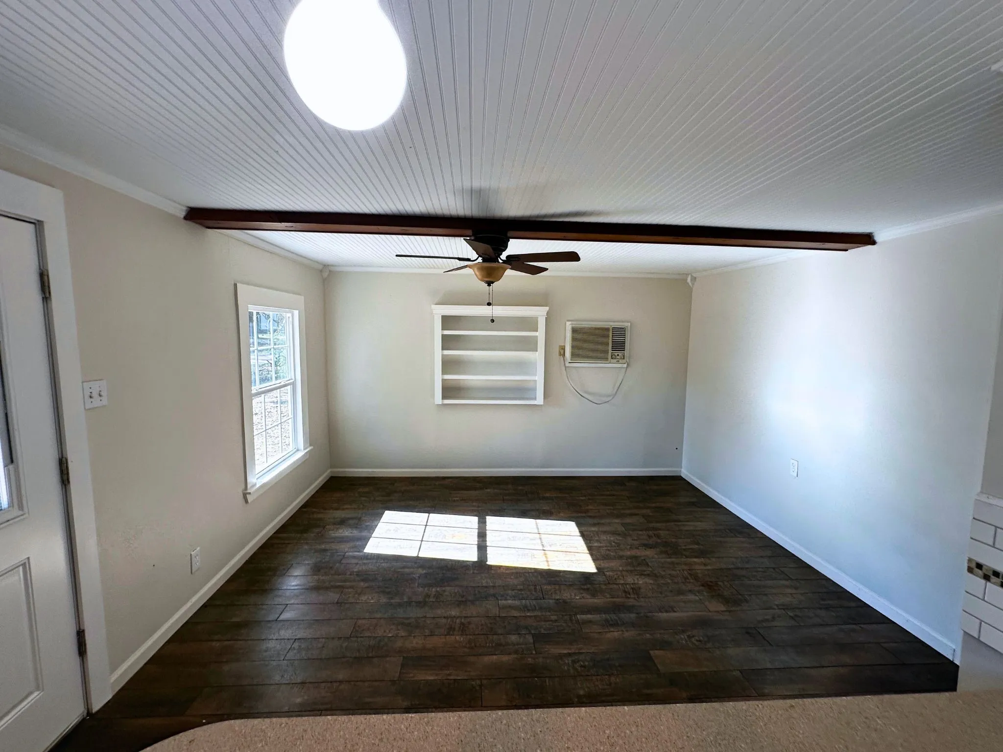 Single Family Residence For Sale in Grayson County , 310 Cedar Point Circle, Gordonville, Texas 76245, 2 Bedroom, 1 Bathroom, Garage spaces, 708 Sqft, built in 1960, Preowned, mls#21222967, Real Estate Agent in Gordonville, Homes For Sale in Grayson county, Homes For Sale in Gordonville, Realtor in Gordonville Texas, Real Estate Brokerage Independent Realty Texas, Luminita Cordes Realtor